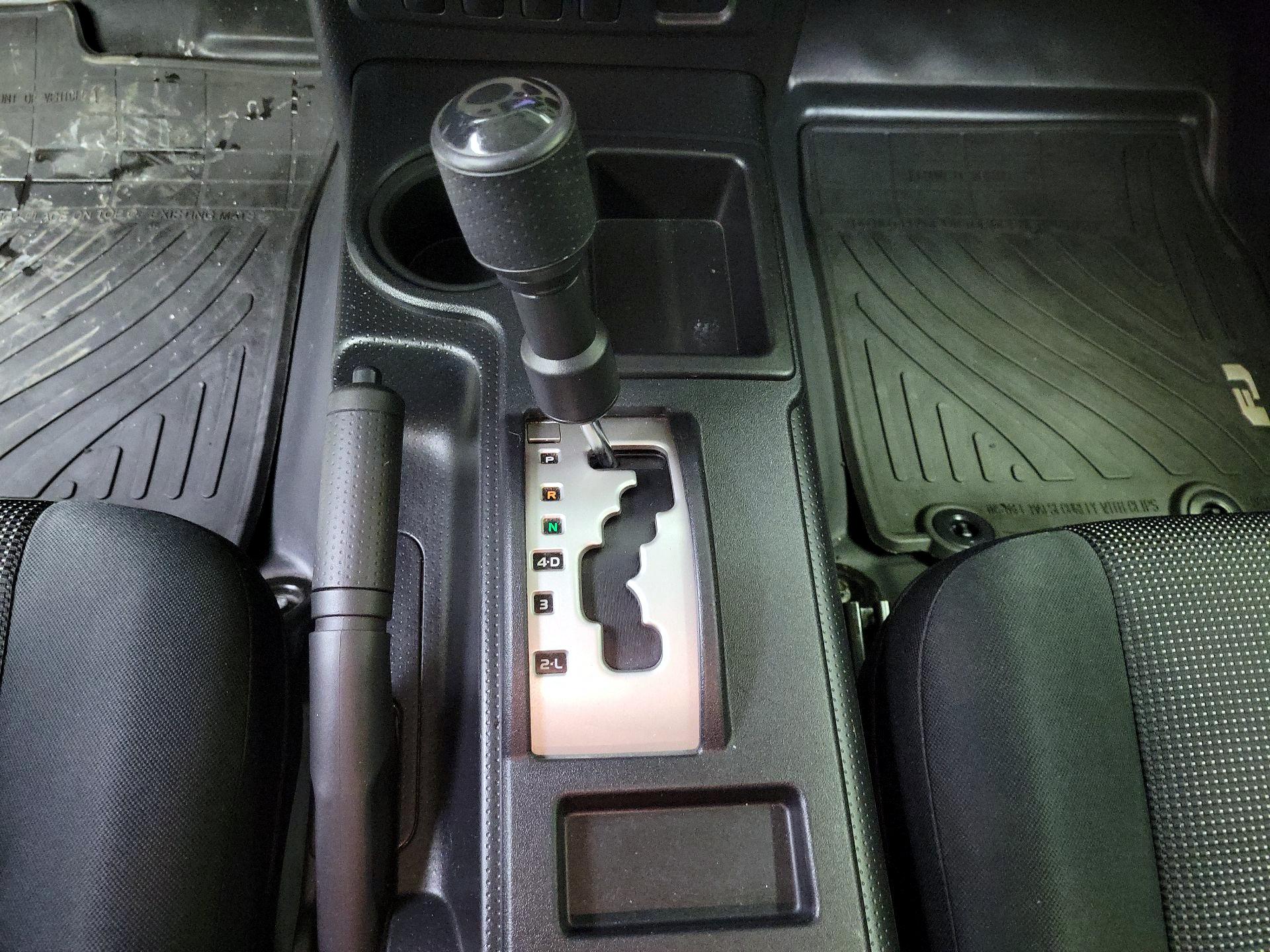 Thumbnail: 2014 Toyota FJ Cruiser - 18