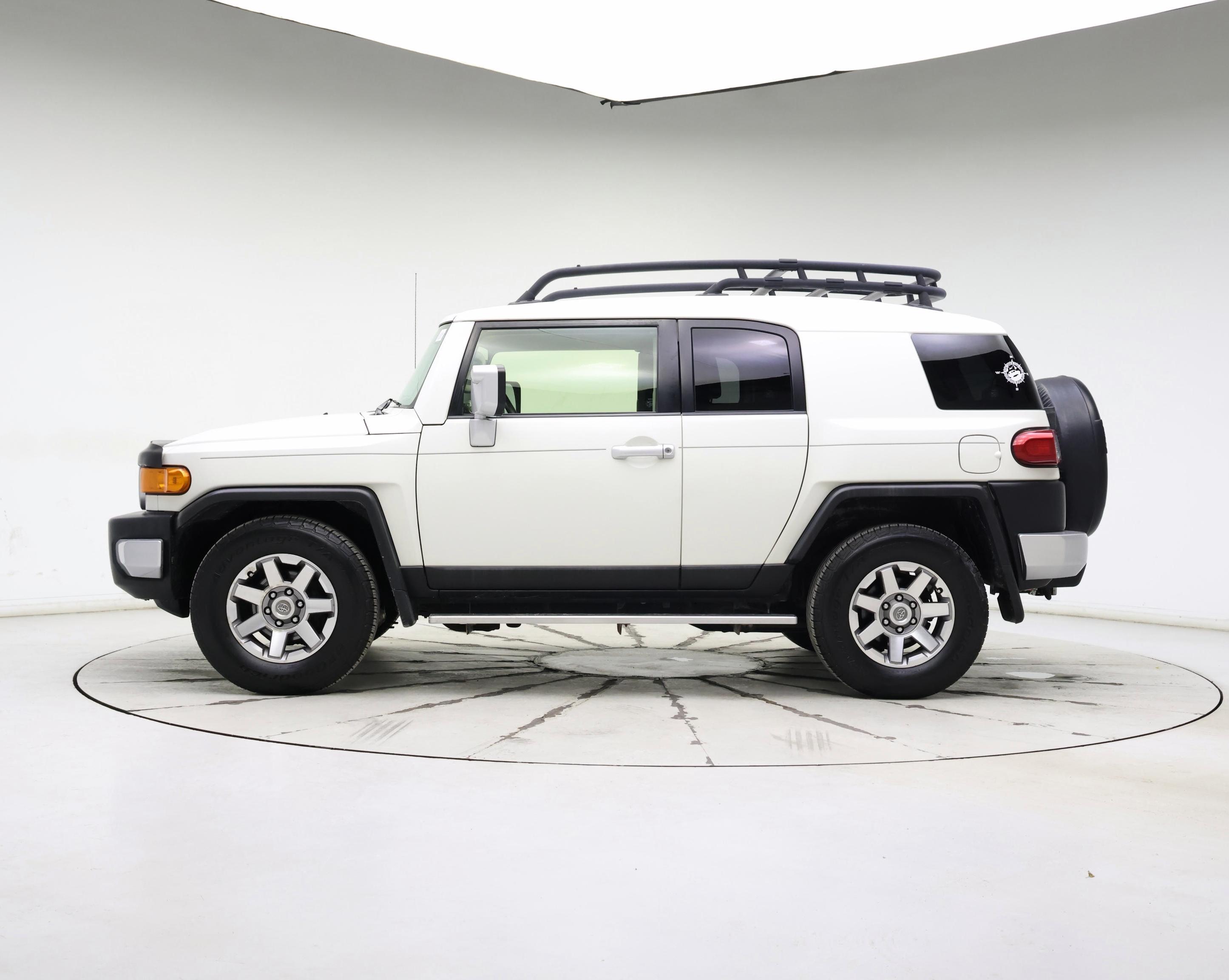 Thumbnail: 2014 Toyota FJ Cruiser - 3