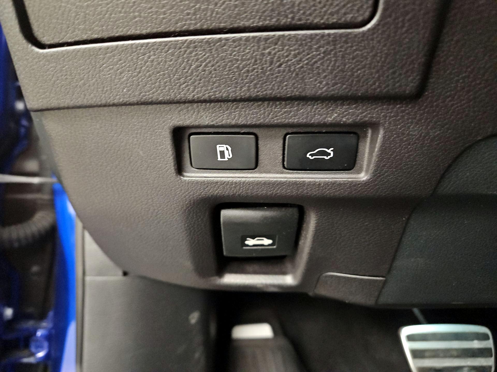 Thumbnail: 2020 Lexus ES - 13