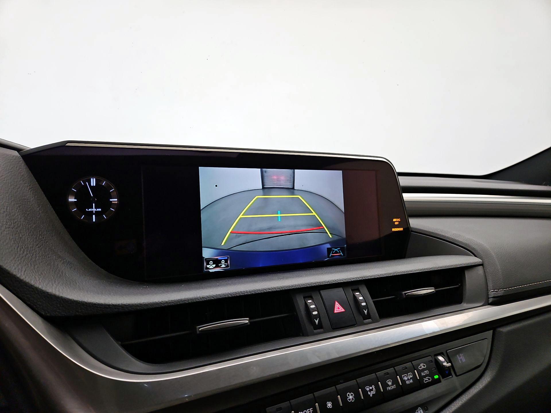 Thumbnail: 2020 Lexus ES - 15