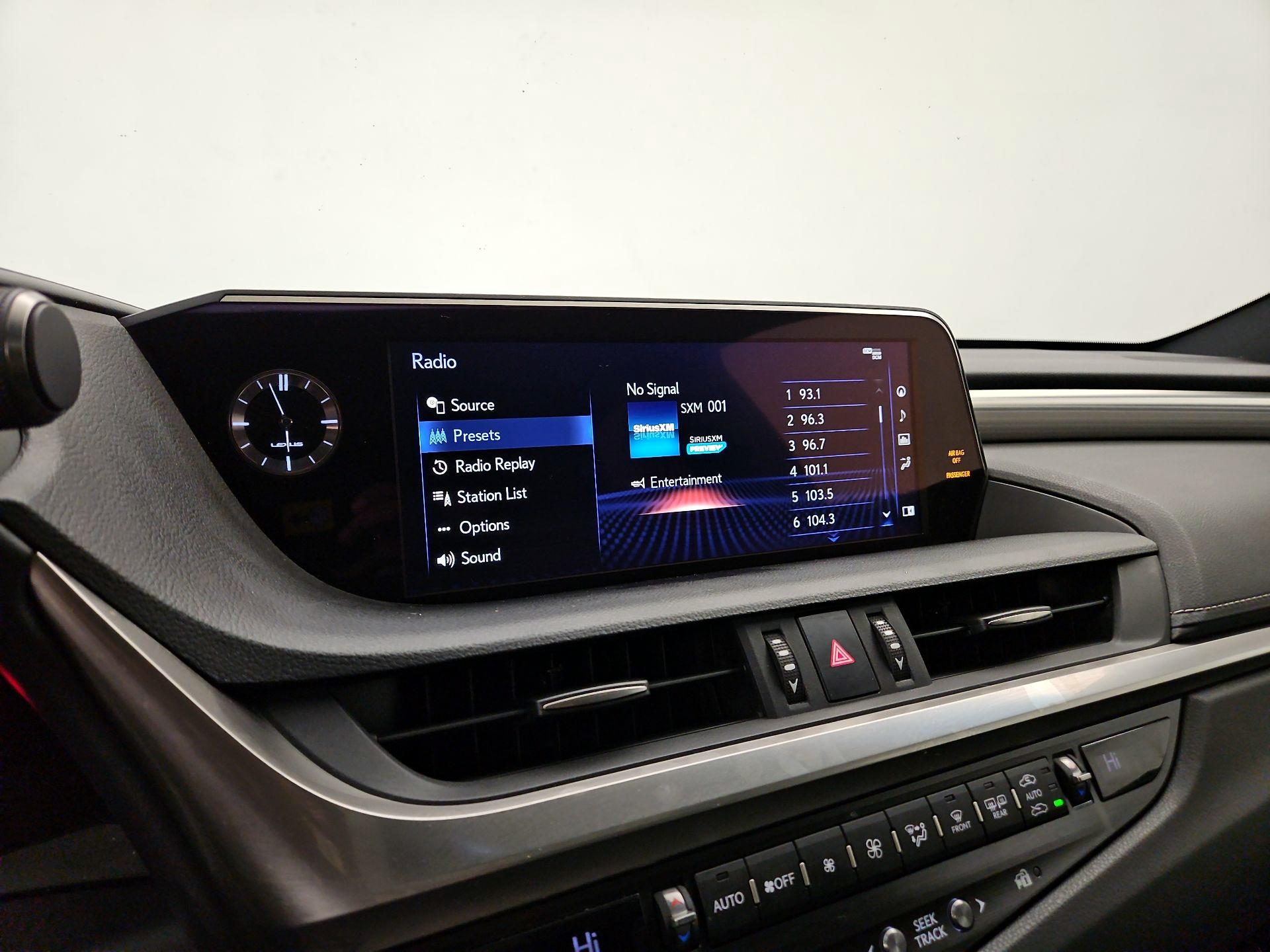 Thumbnail: 2020 Lexus ES - 16