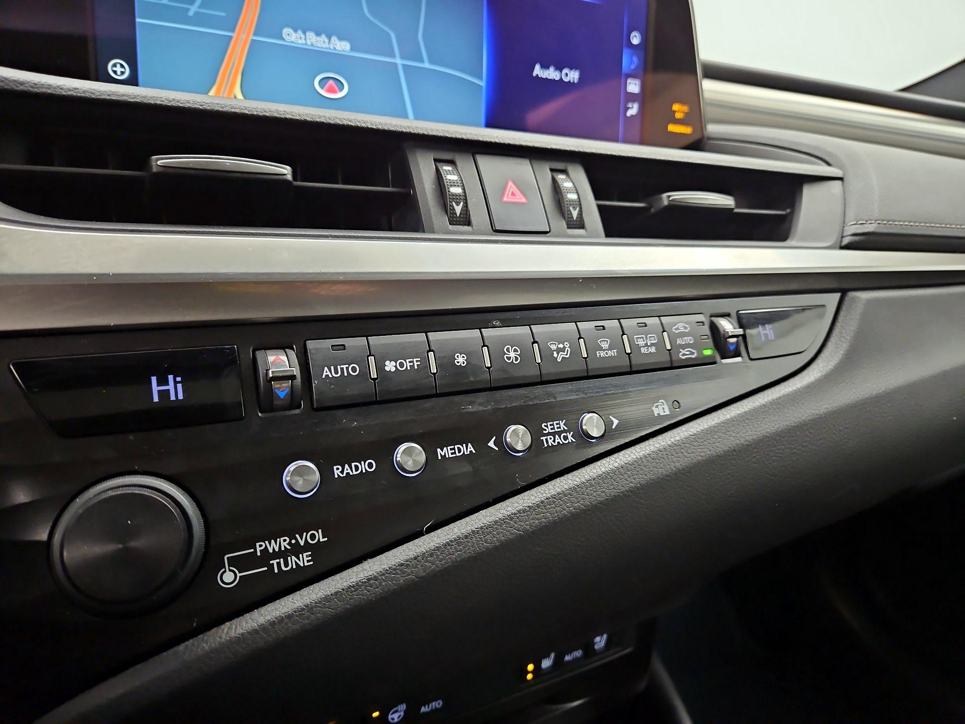 Thumbnail: 2020 Lexus ES - 17