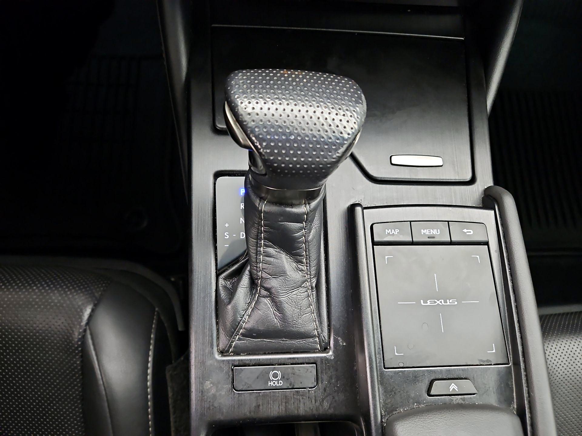 Thumbnail: 2020 Lexus ES - 18