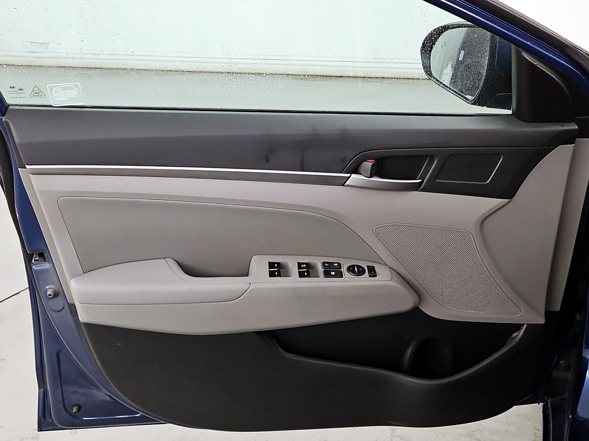 Thumbnail: 2018 Hyundai Elantra - 12