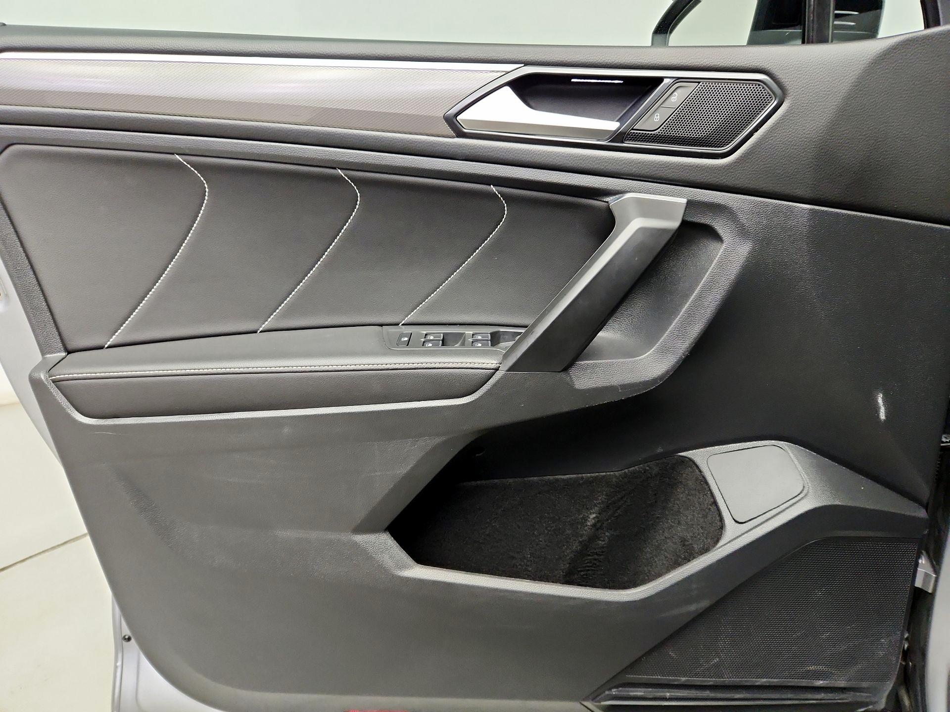 Thumbnail: 2023 Volkswagen Tiguan - 12