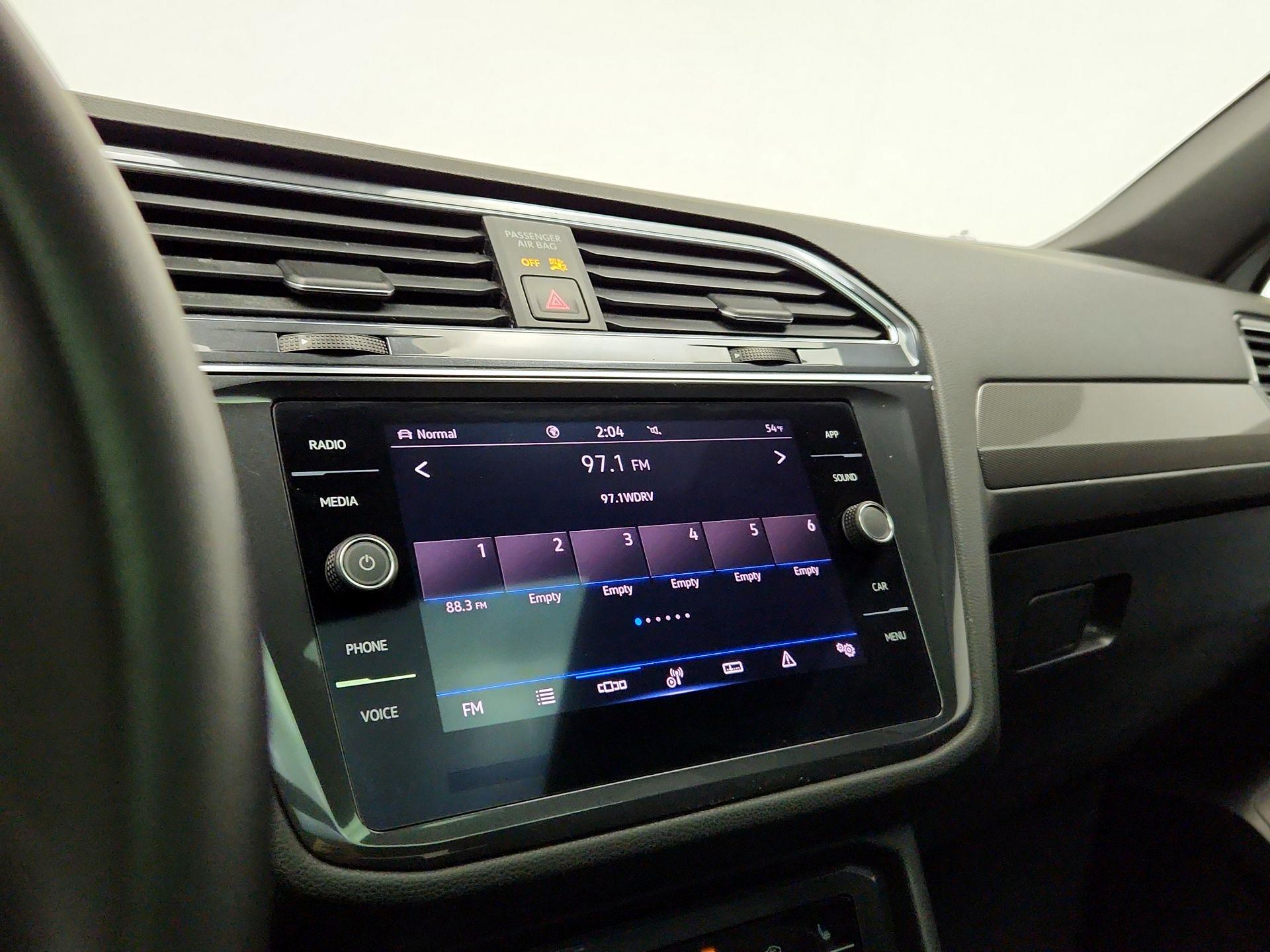 Thumbnail: 2023 Volkswagen Tiguan - 15