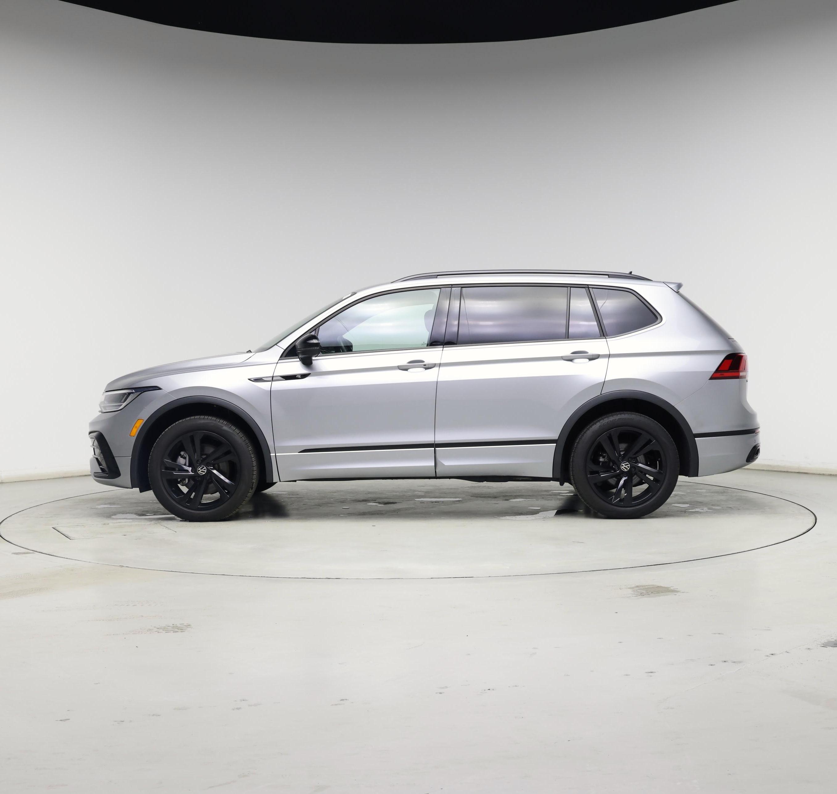 Thumbnail: 2023 Volkswagen Tiguan - 3