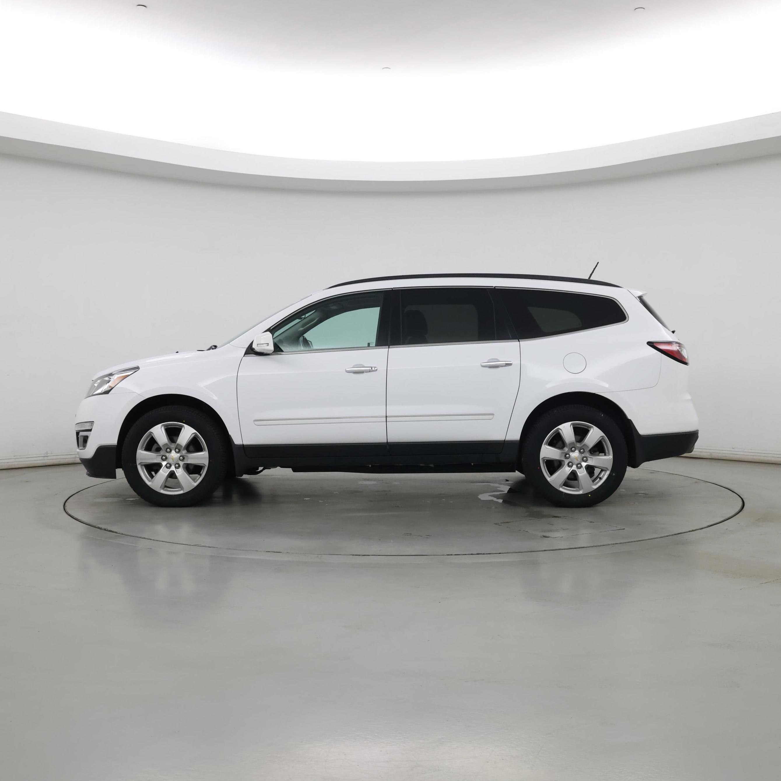 Thumbnail: 2017 Chevrolet Traverse - 3