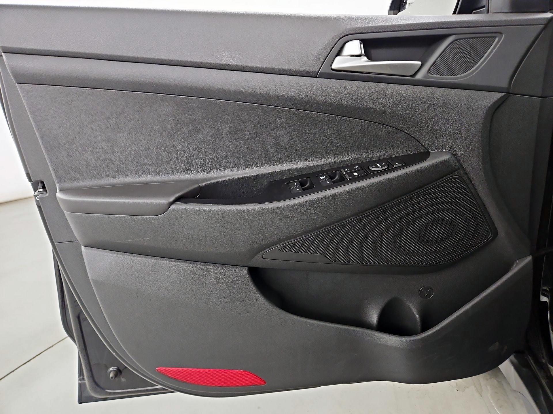 Thumbnail: 2019 Hyundai Tucson - 12