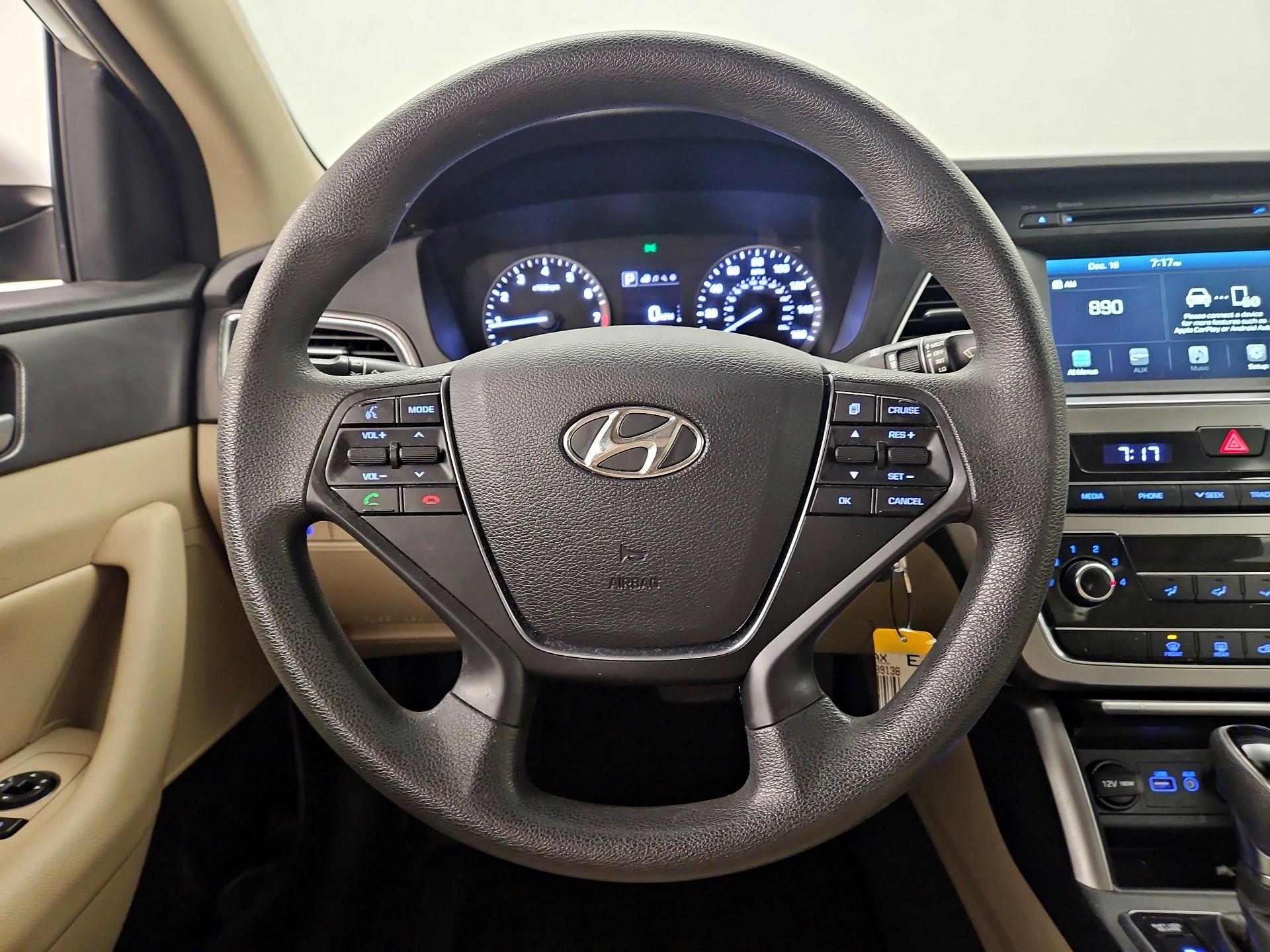 Thumbnail: 2016 Hyundai Sonata - 10