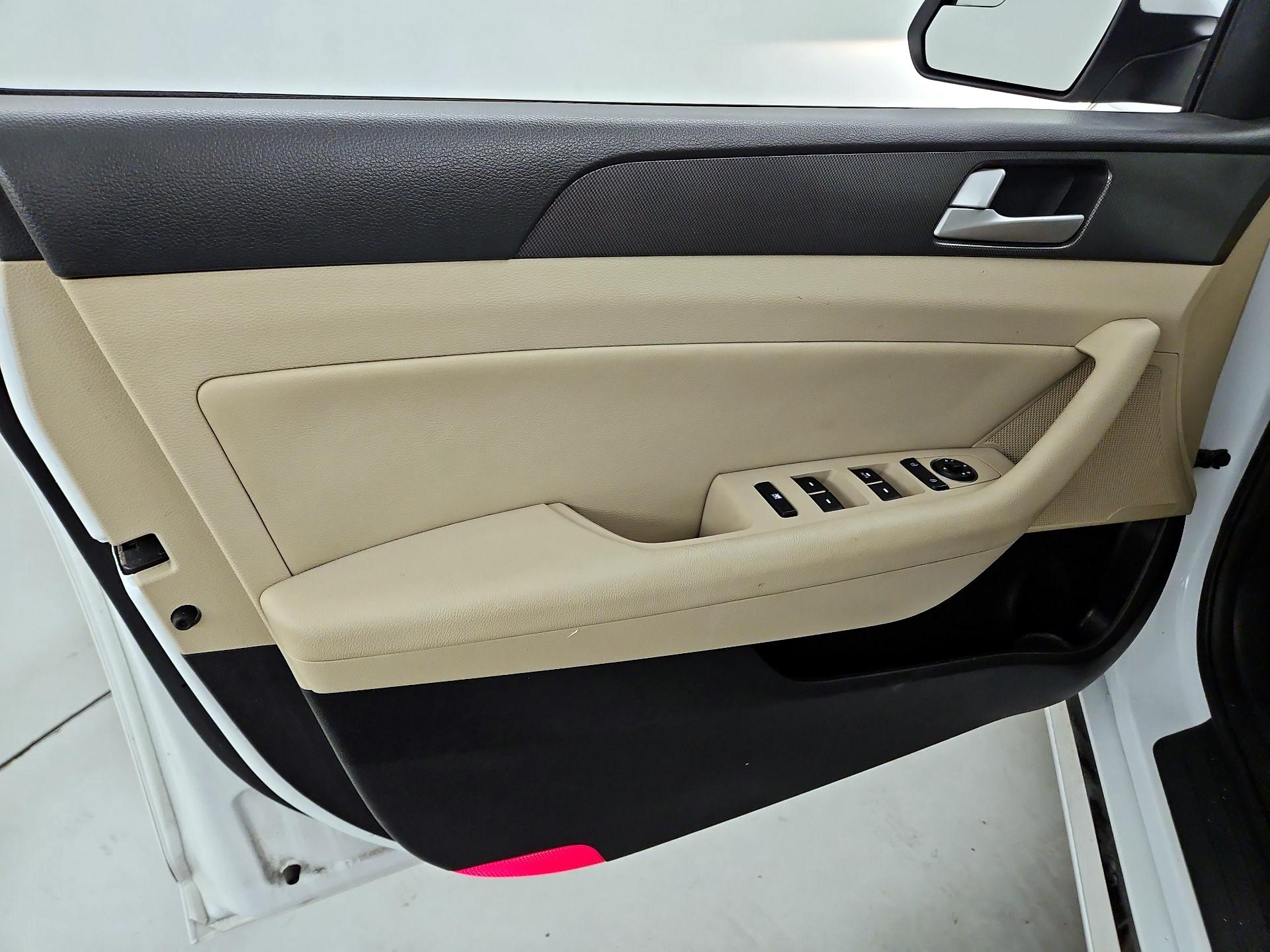 Thumbnail: 2016 Hyundai Sonata - 12