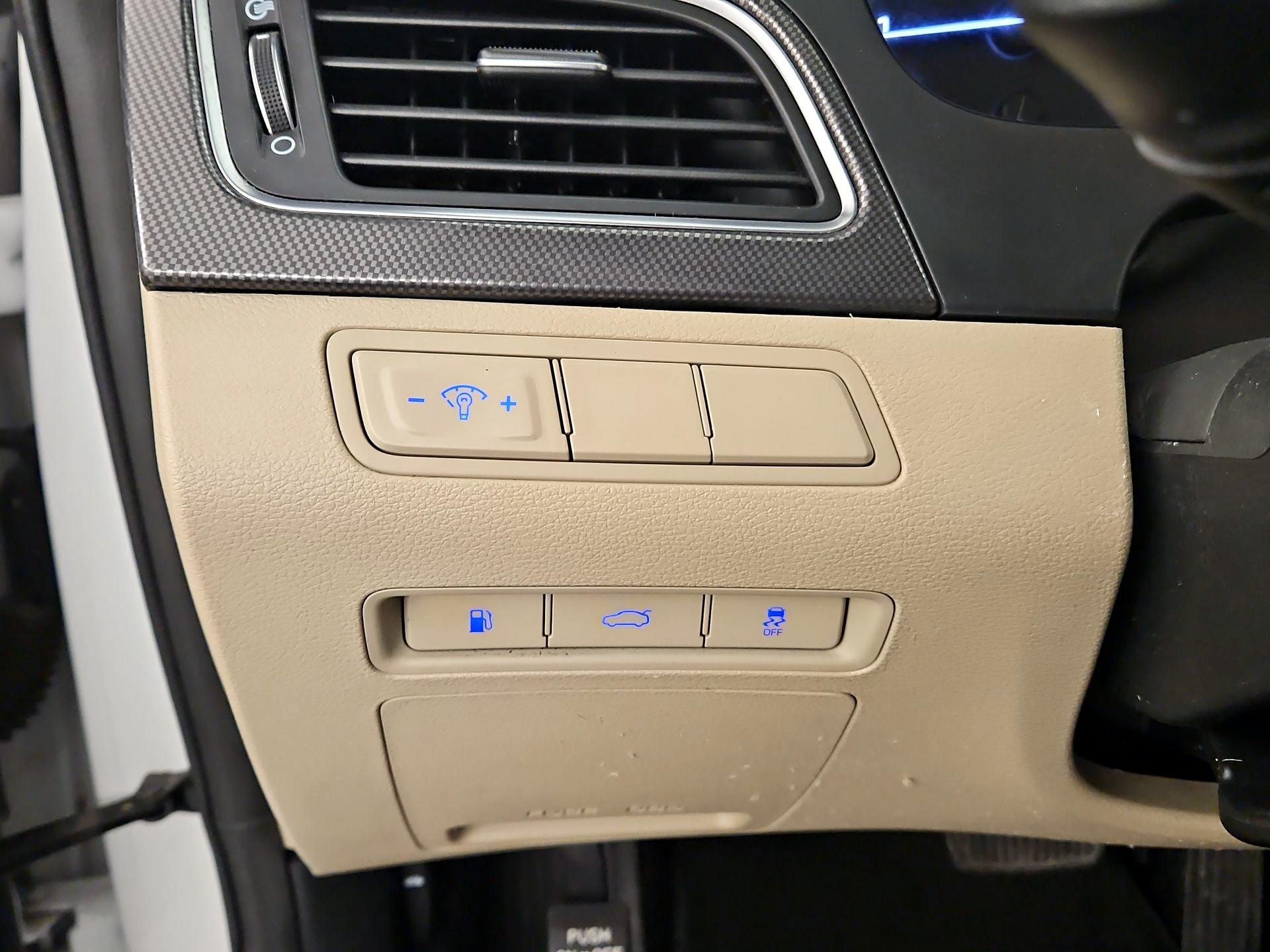 Thumbnail: 2016 Hyundai Sonata - 13