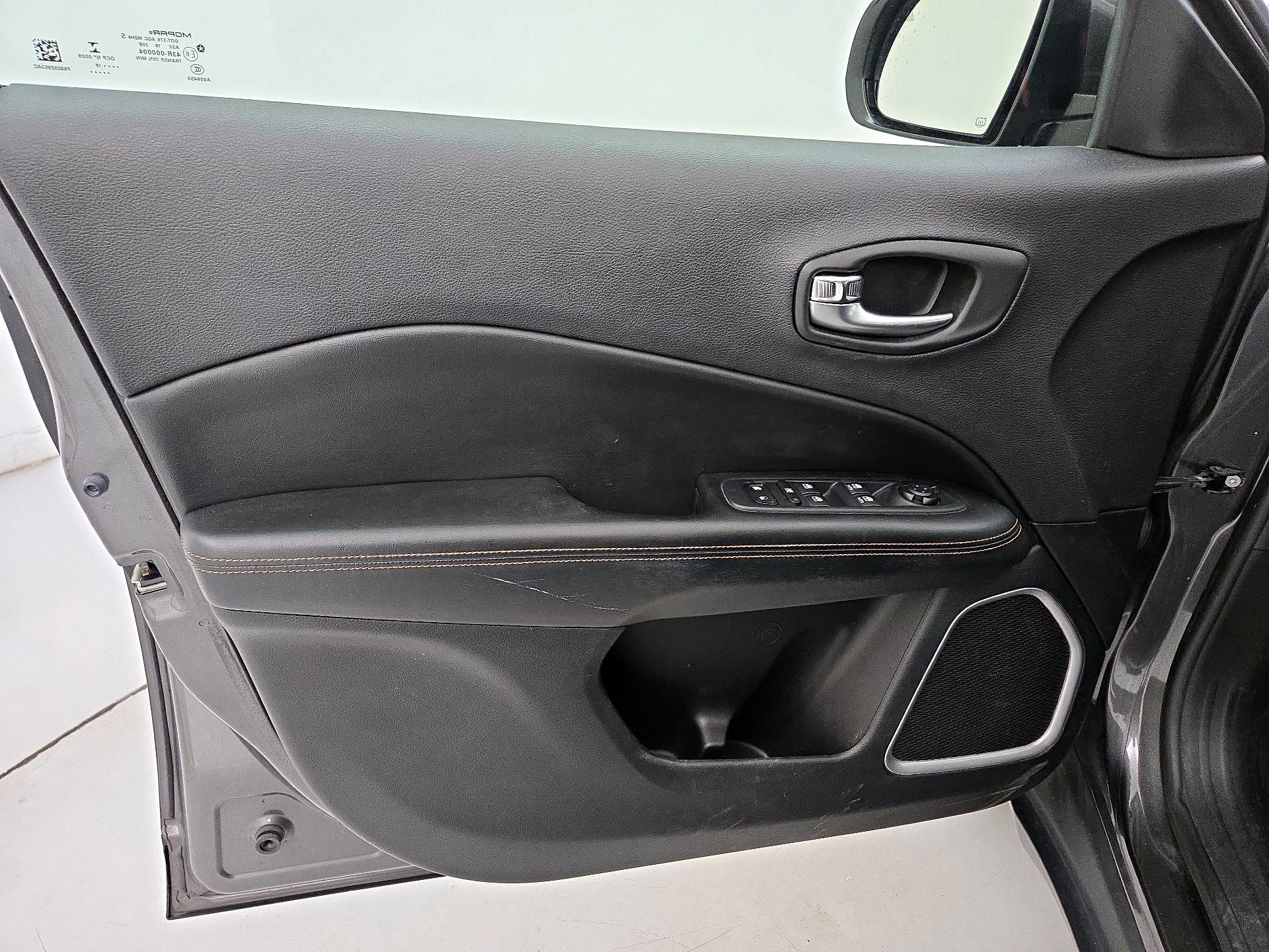 Thumbnail: 2018 Jeep Compass - 12