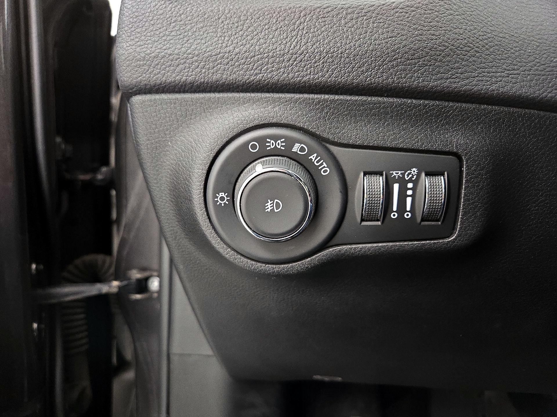 Thumbnail: 2018 Jeep Compass - 13