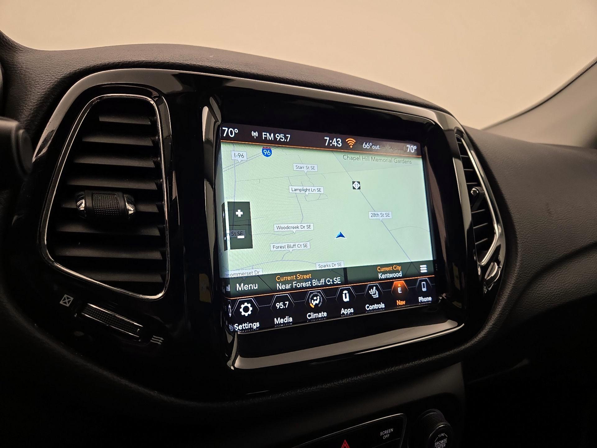 Thumbnail: 2018 Jeep Compass - 14