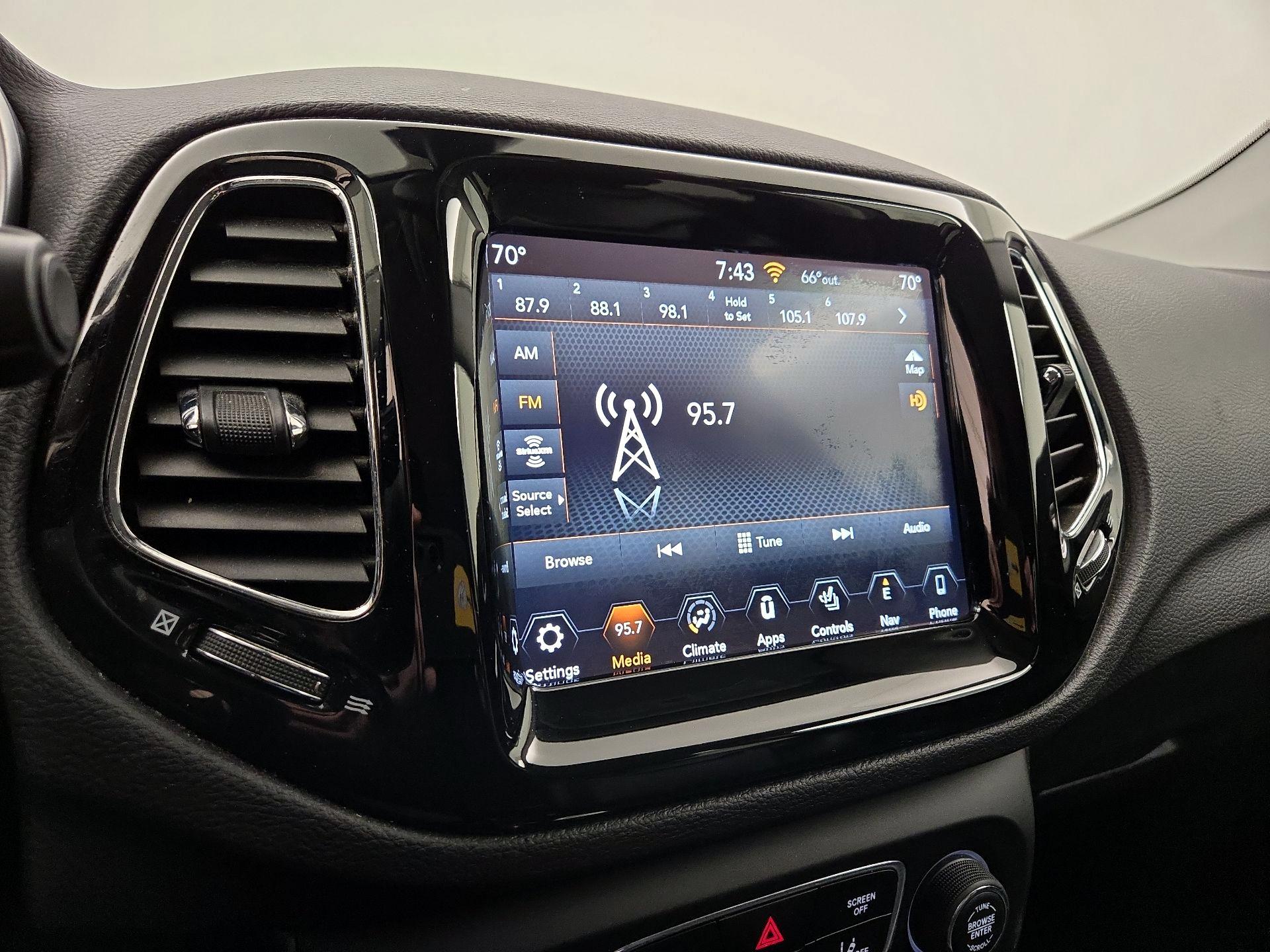 Thumbnail: 2018 Jeep Compass - 16