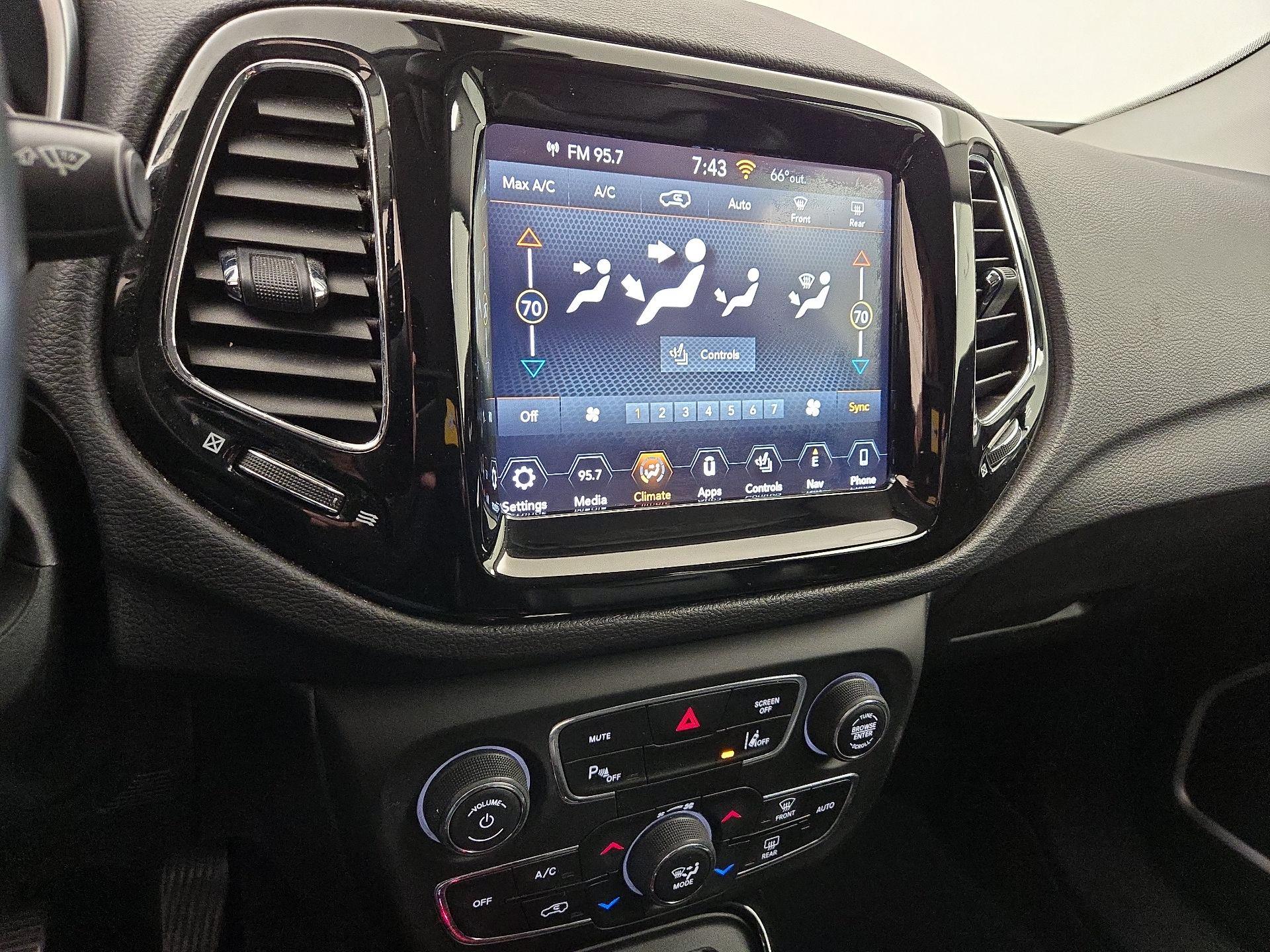 Thumbnail: 2018 Jeep Compass - 17