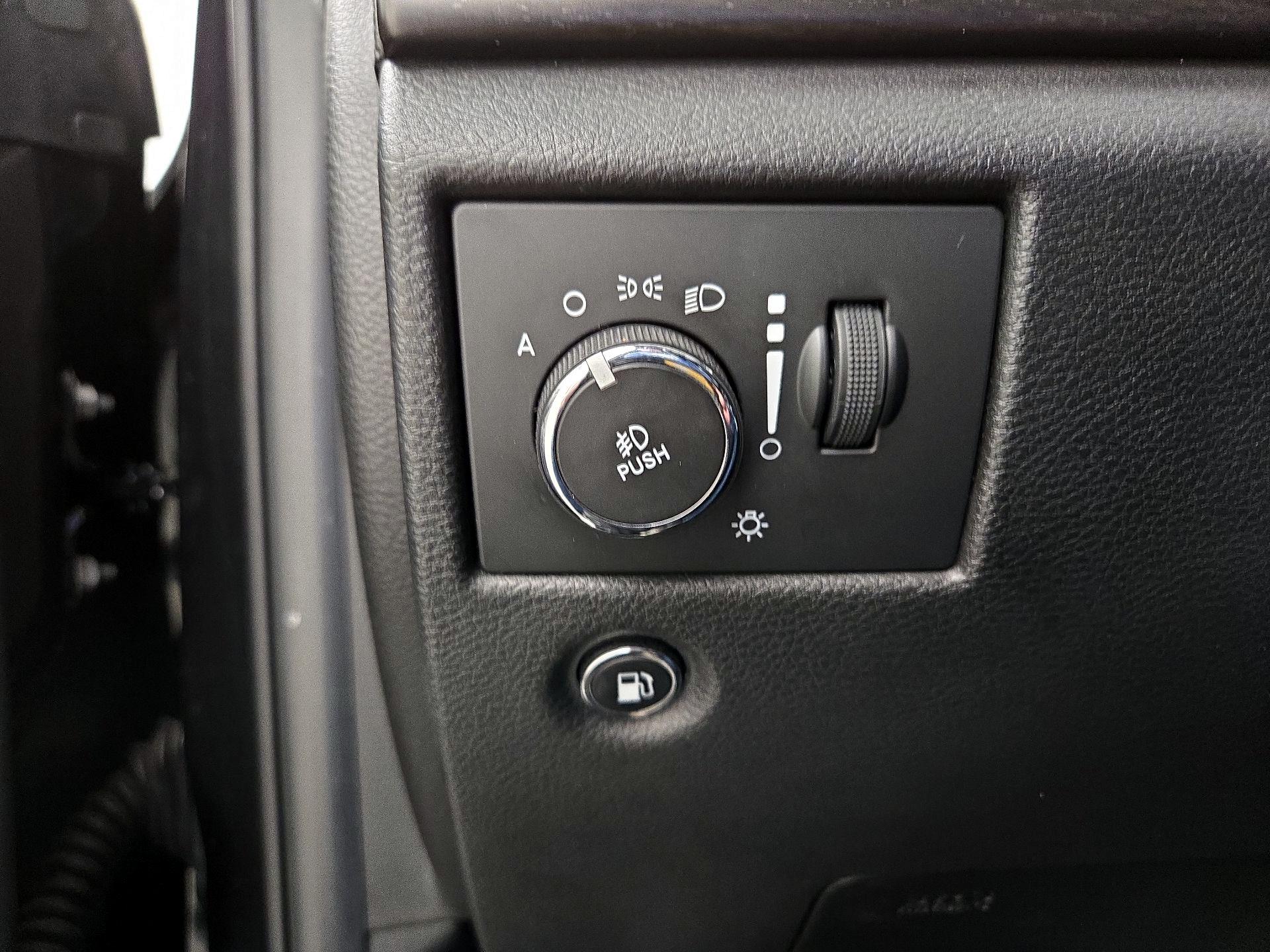 Thumbnail: 2015 Jeep Grand Cherokee - 13