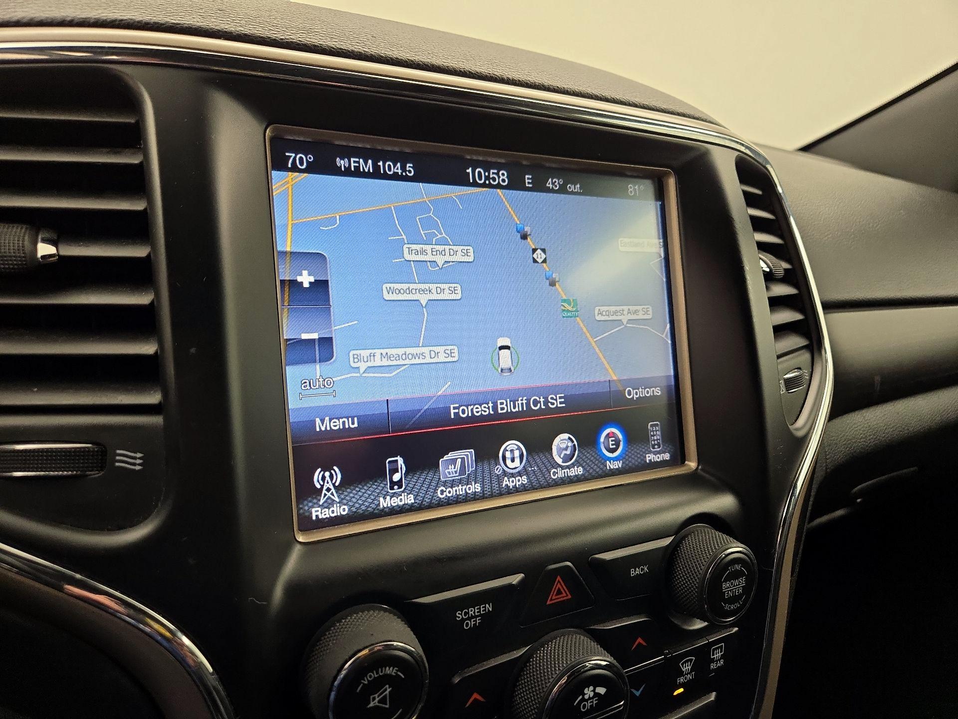 Thumbnail: 2015 Jeep Grand Cherokee - 14