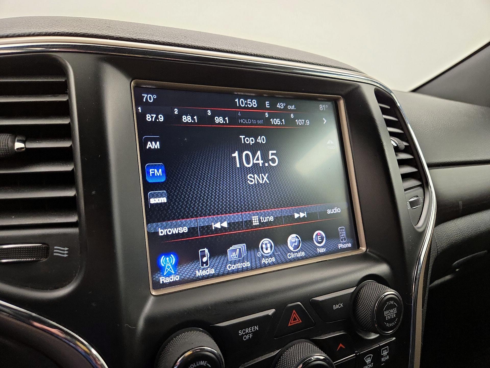 Thumbnail: 2015 Jeep Grand Cherokee - 15