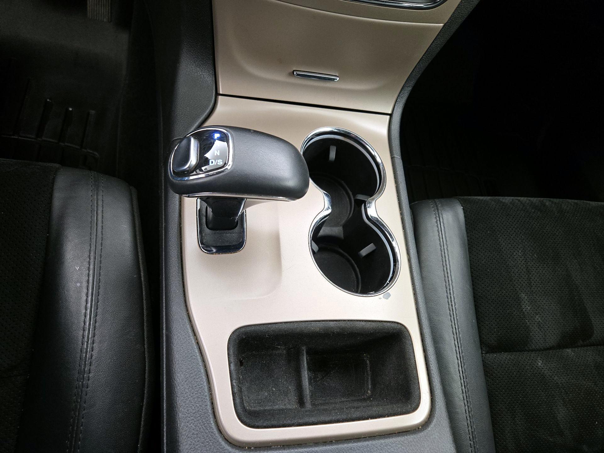 Thumbnail: 2015 Jeep Grand Cherokee - 17