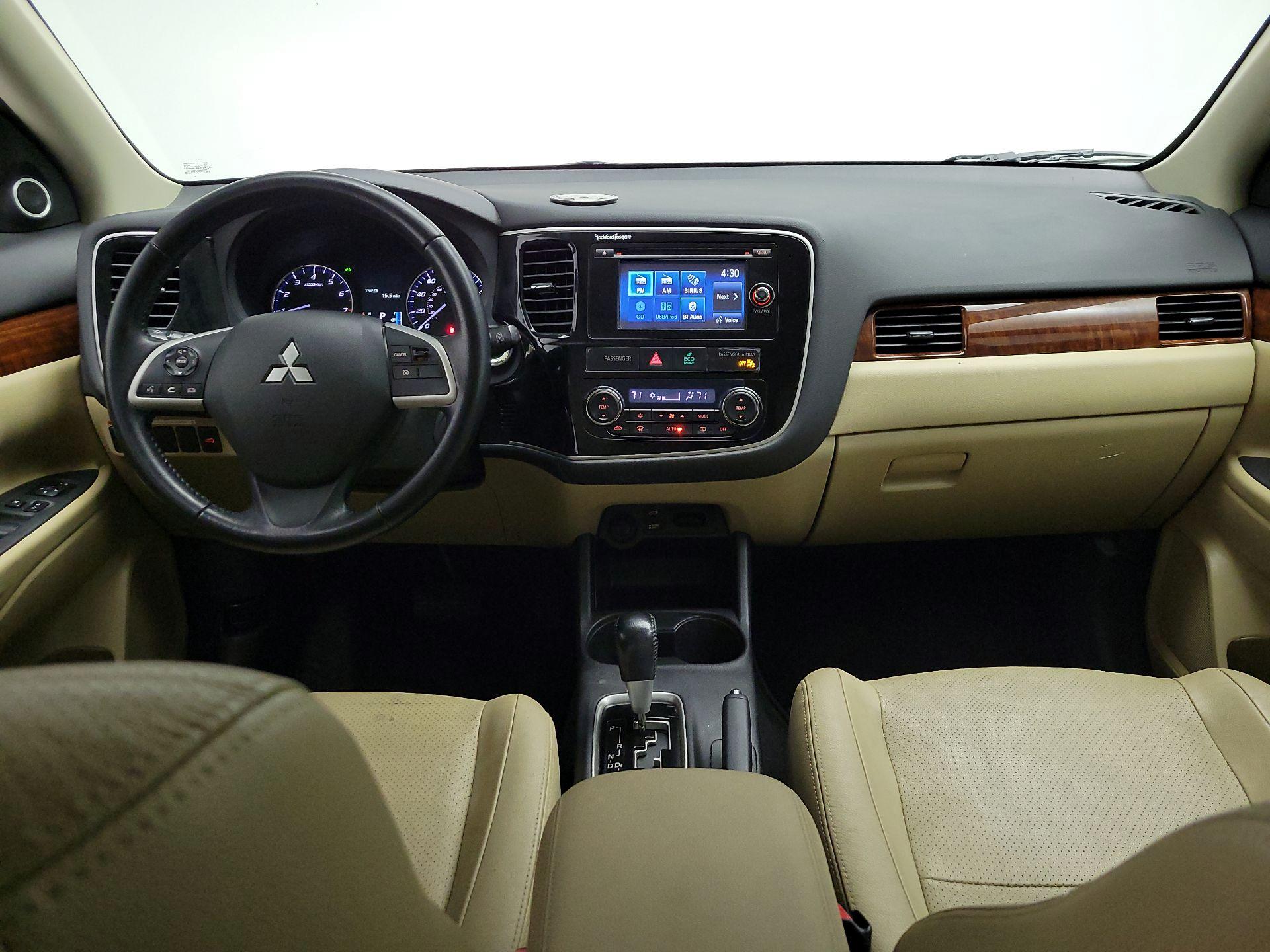 Thumbnail: 2015 Mitsubishi Outlander - 9