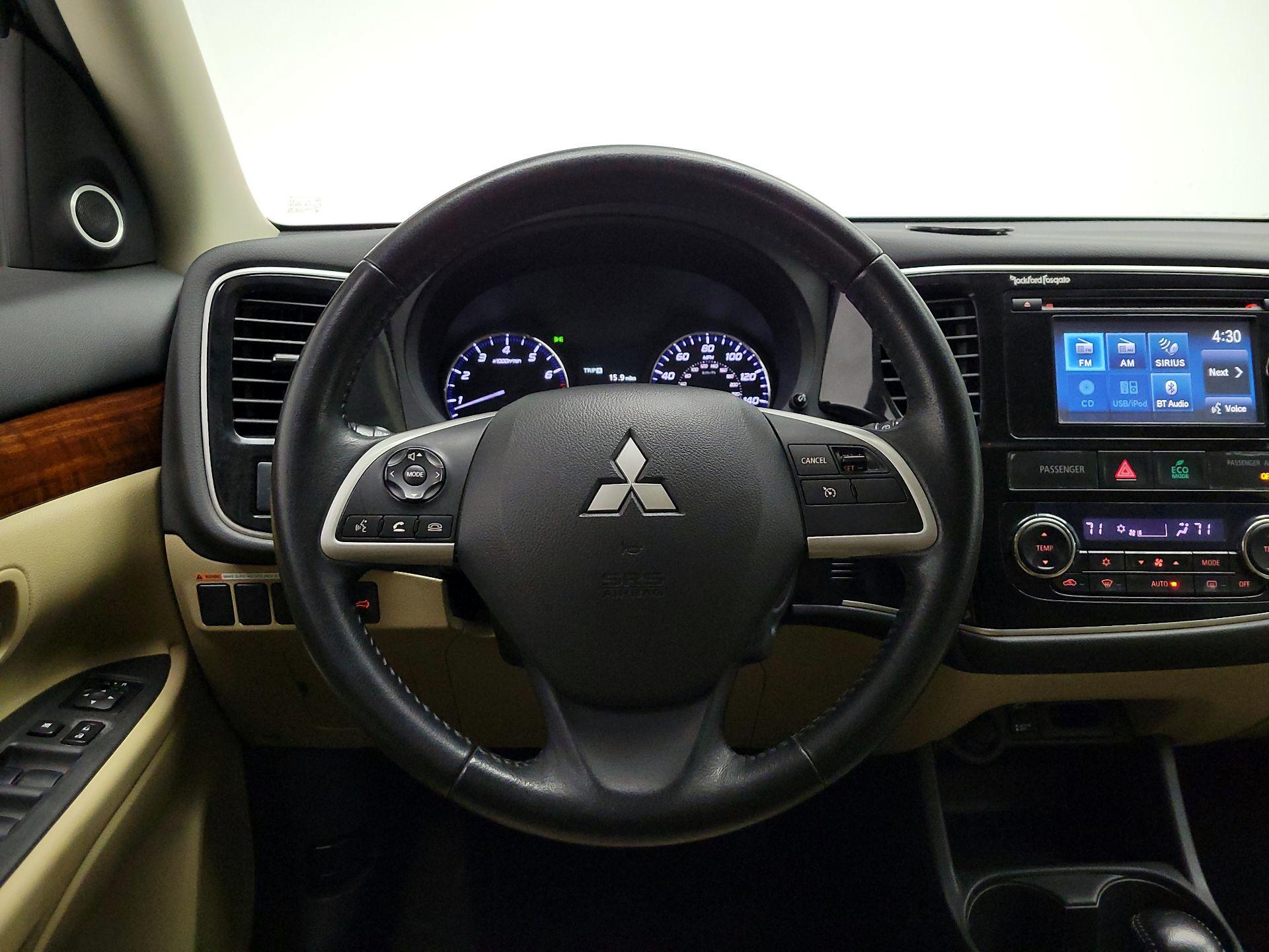 Thumbnail: 2015 Mitsubishi Outlander - 10