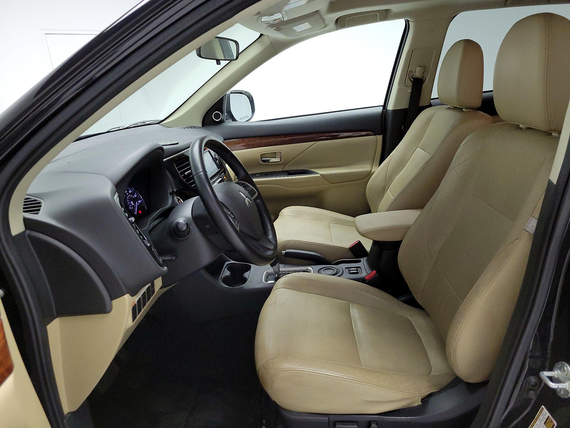 Thumbnail: 2015 Mitsubishi Outlander - 11