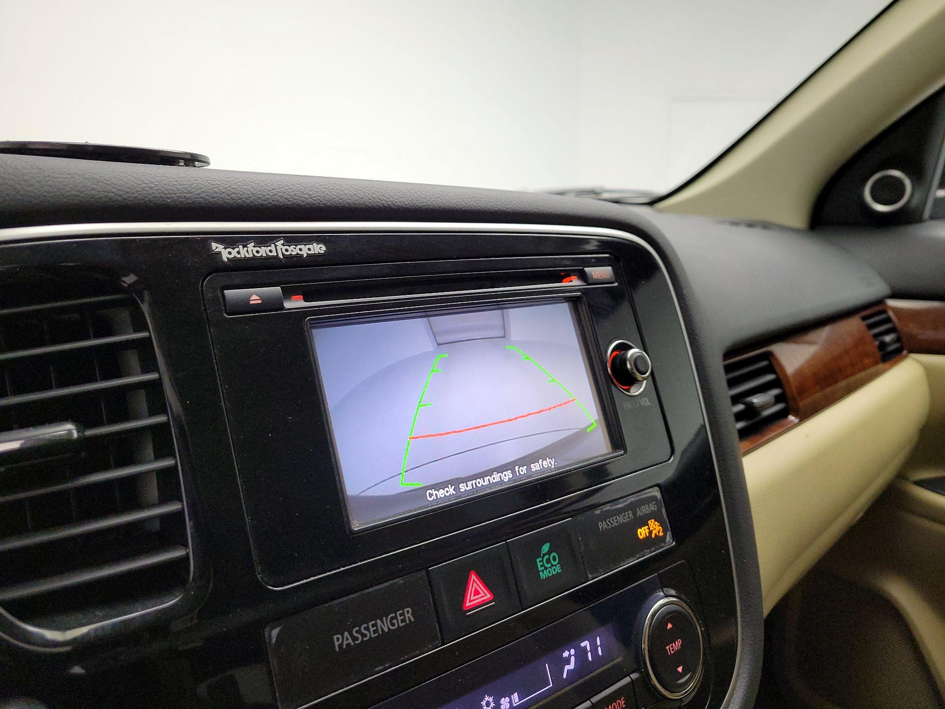 Thumbnail: 2015 Mitsubishi Outlander - 13