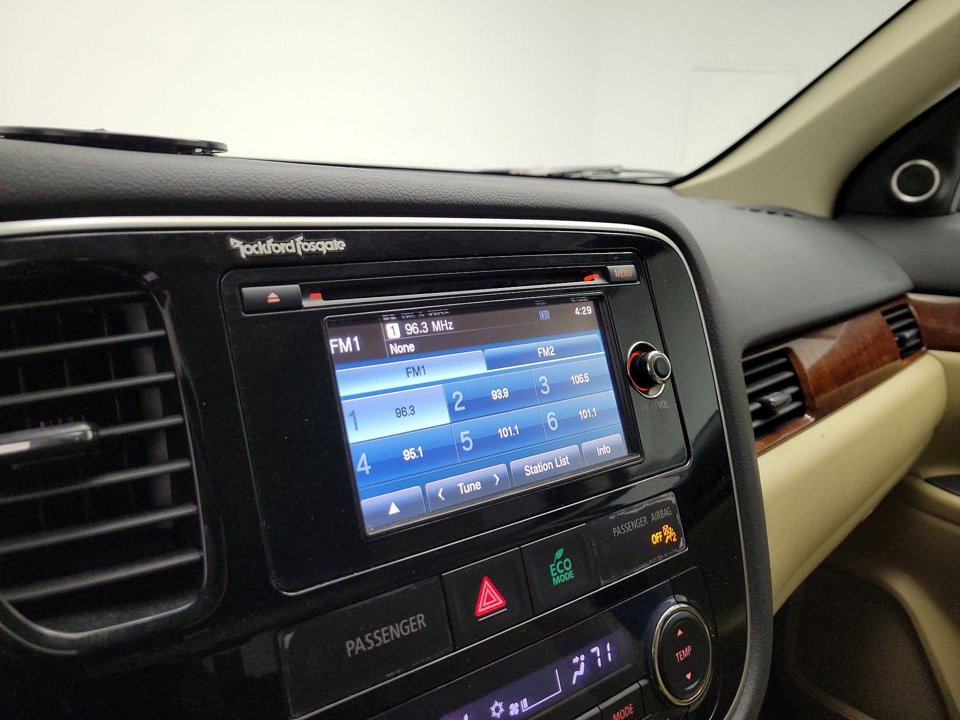 Thumbnail: 2015 Mitsubishi Outlander - 14