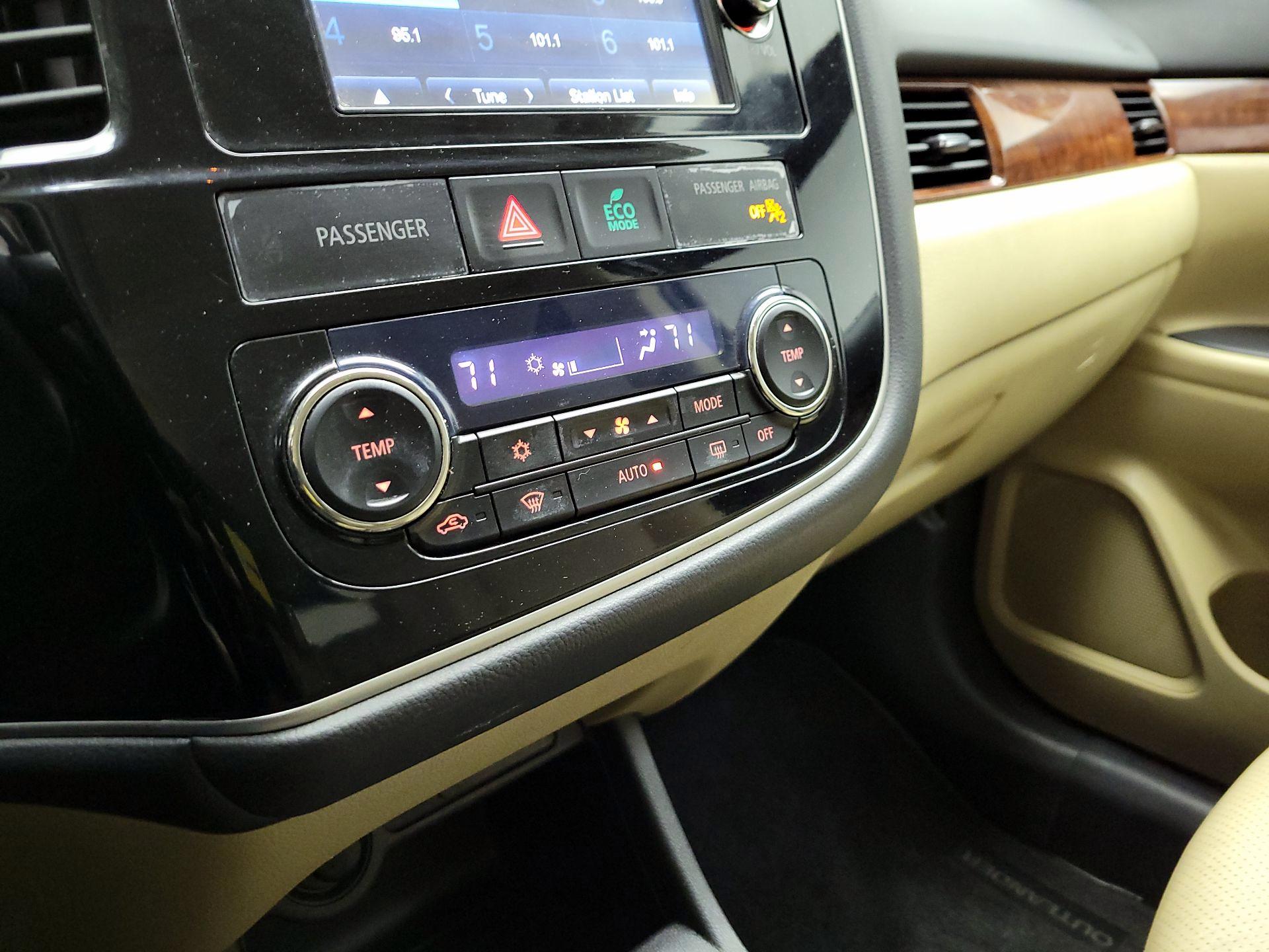 Thumbnail: 2015 Mitsubishi Outlander - 15