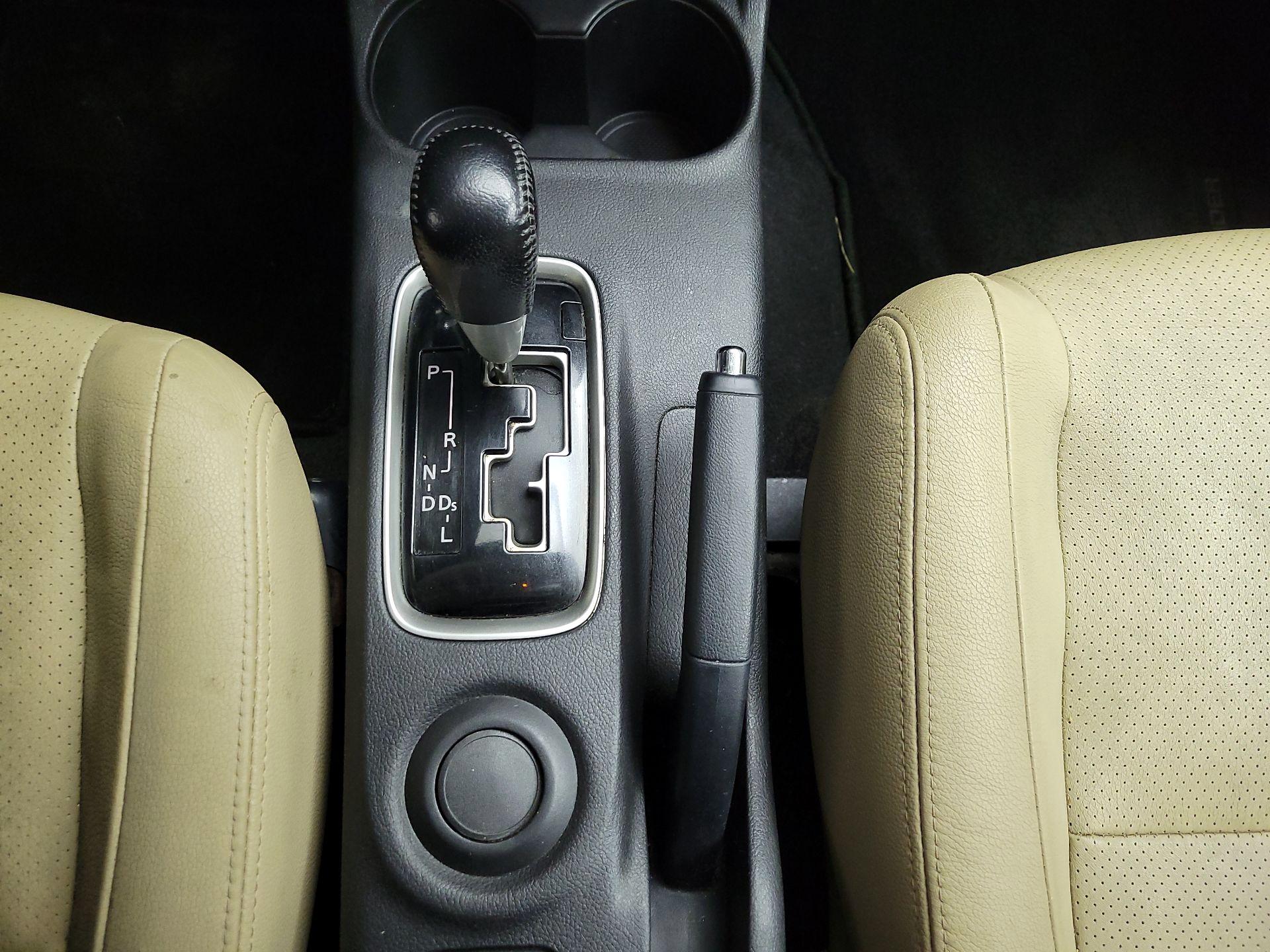 Thumbnail: 2015 Mitsubishi Outlander - 16