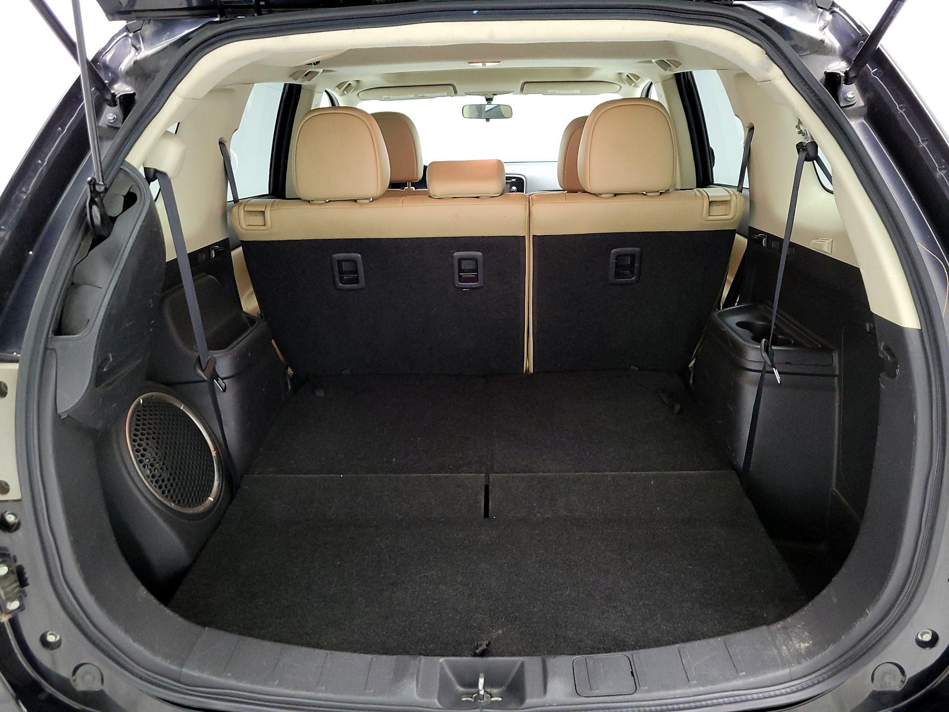 Thumbnail: 2015 Mitsubishi Outlander - 19