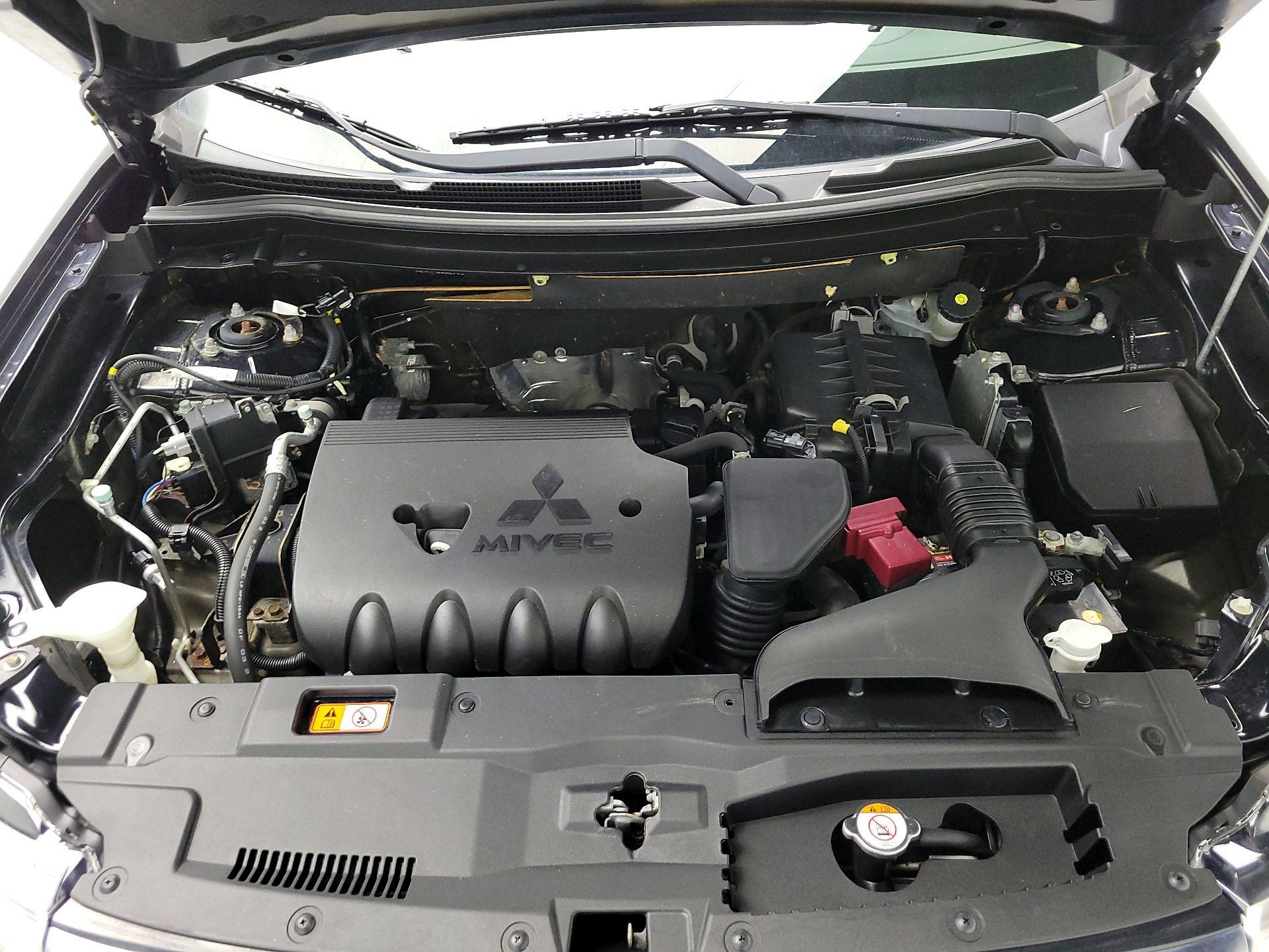 Thumbnail: 2015 Mitsubishi Outlander - 20