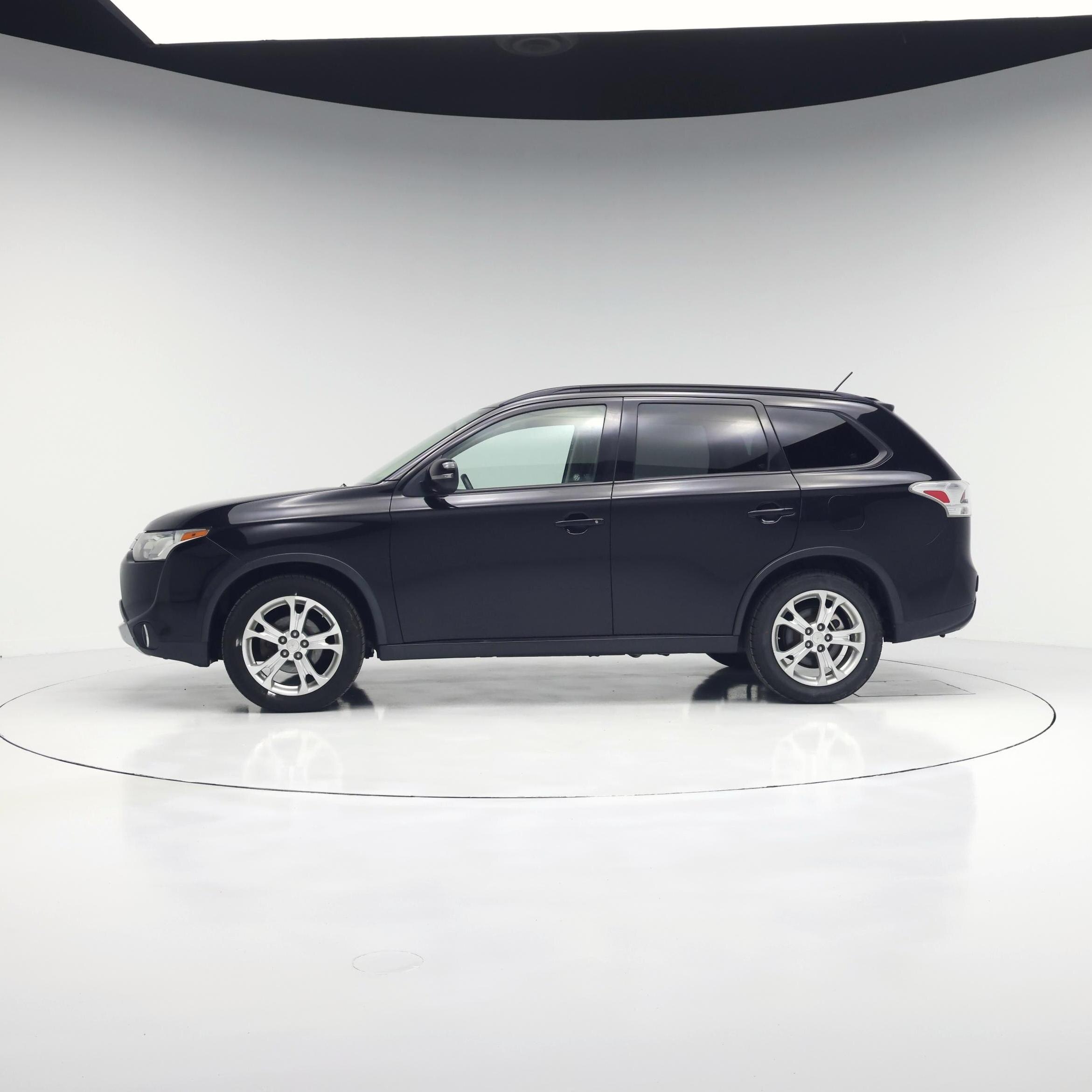 Thumbnail: 2015 Mitsubishi Outlander - 3