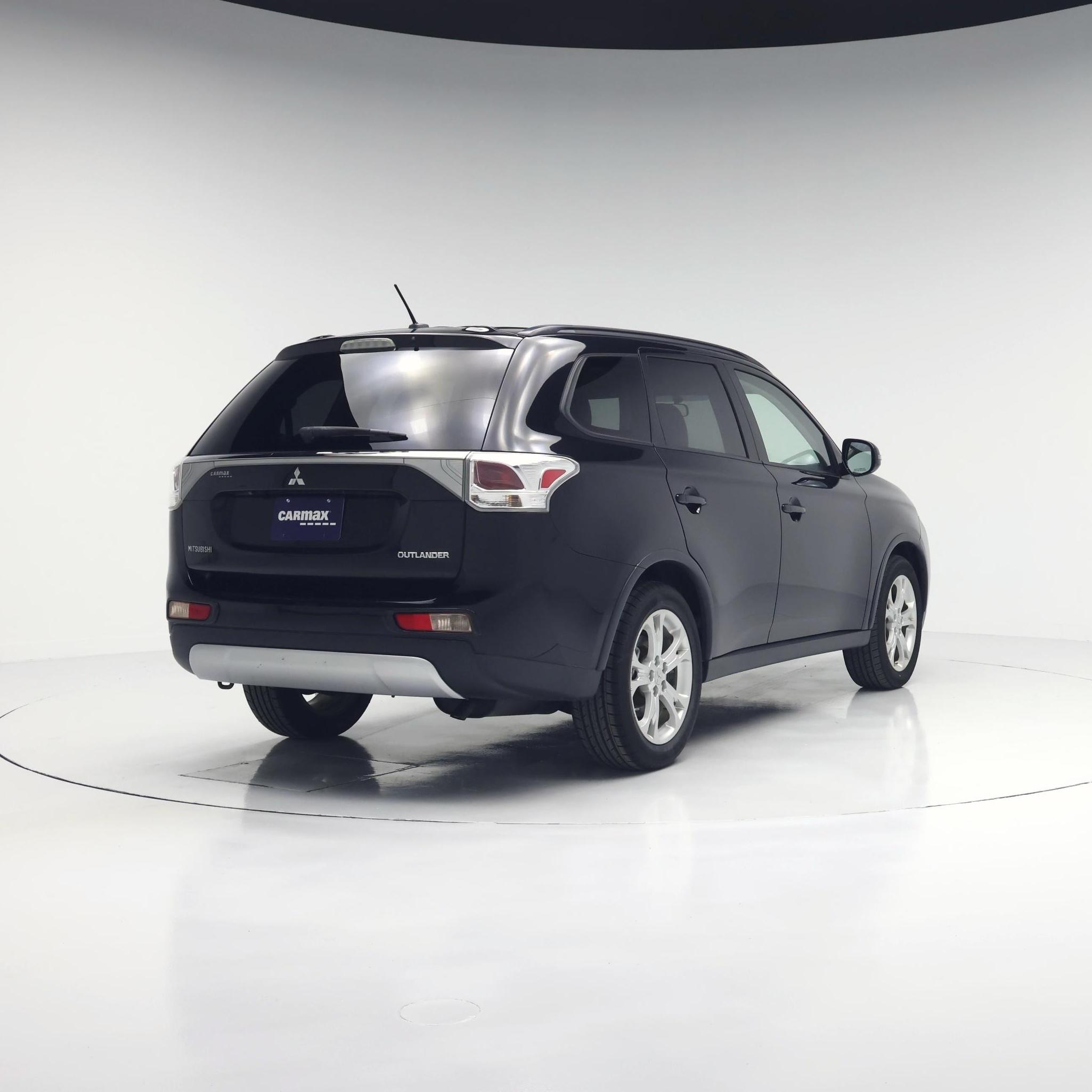 Thumbnail: 2015 Mitsubishi Outlander - 8