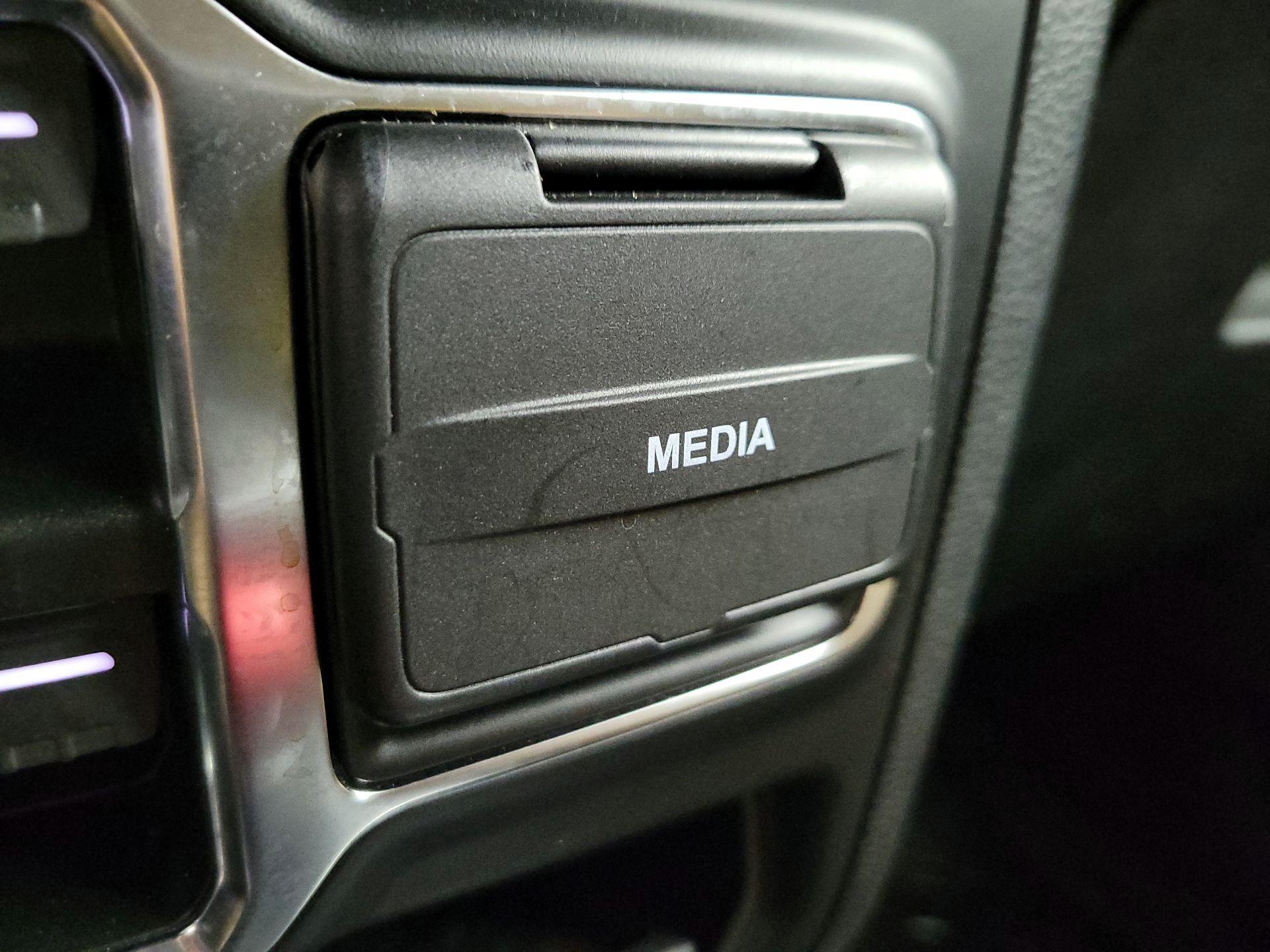 Thumbnail: 2021 Jeep Wrangler - 18