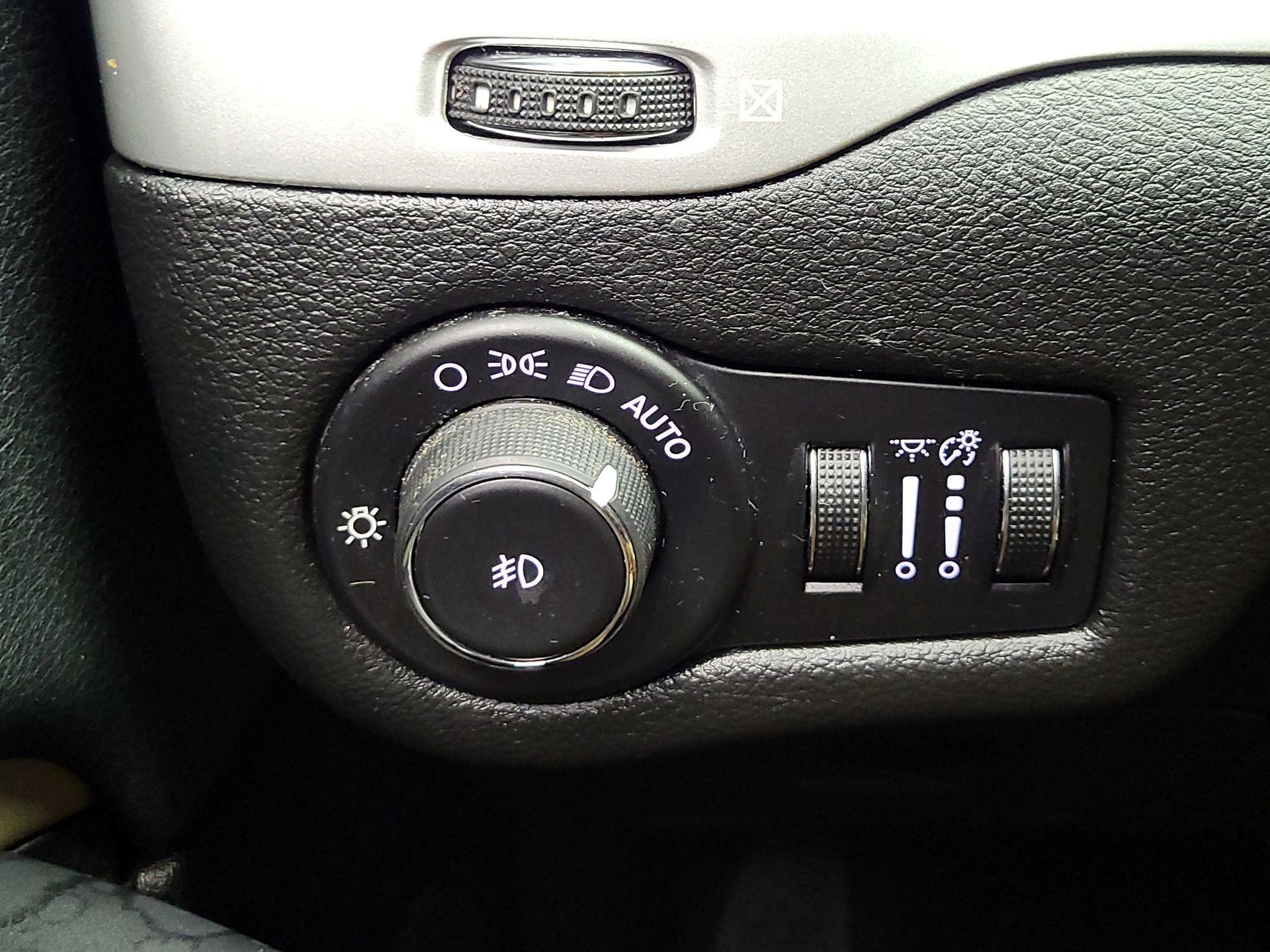 Thumbnail: 2015 Jeep Cherokee - 13