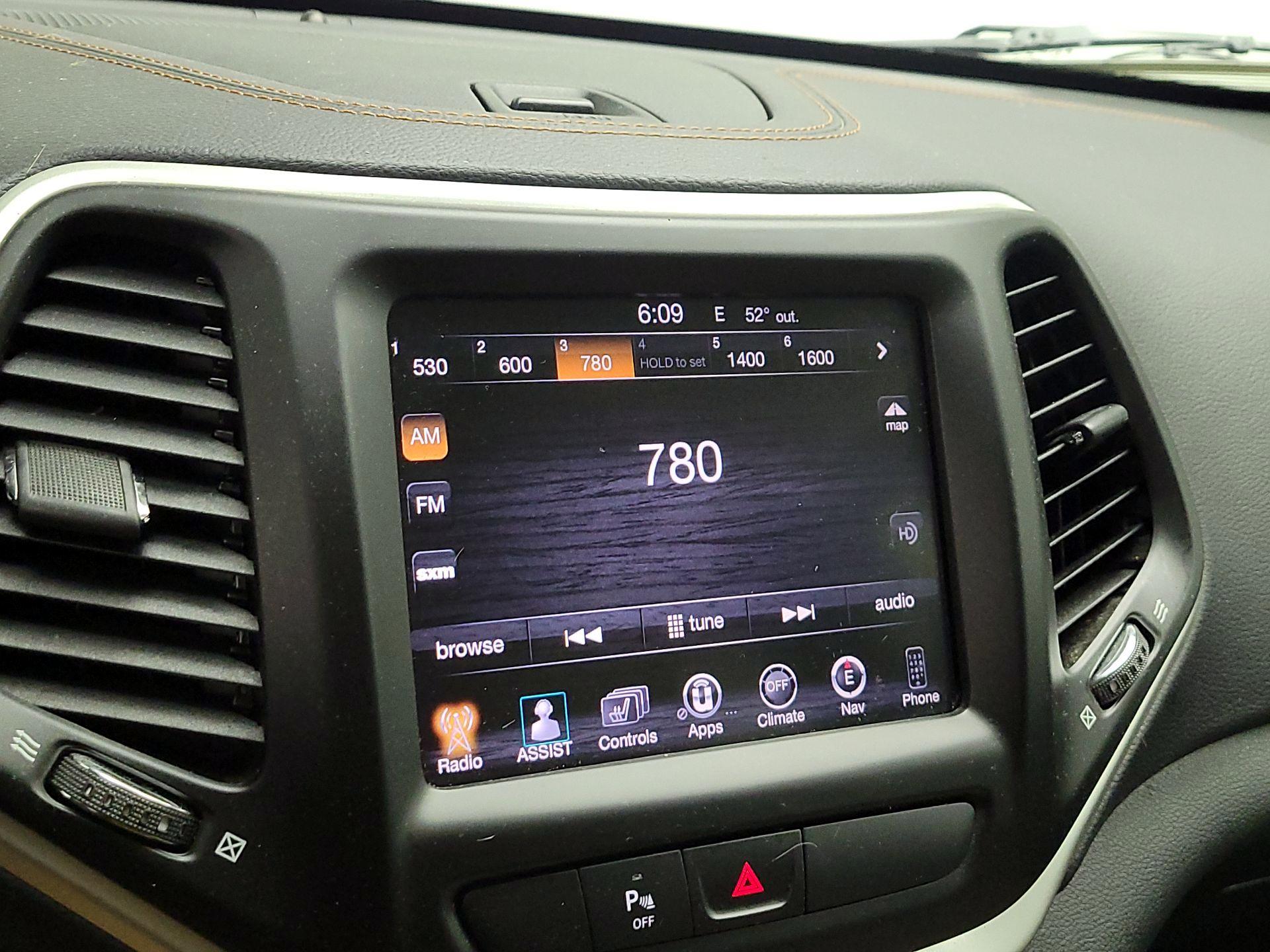 Thumbnail: 2015 Jeep Cherokee - 16