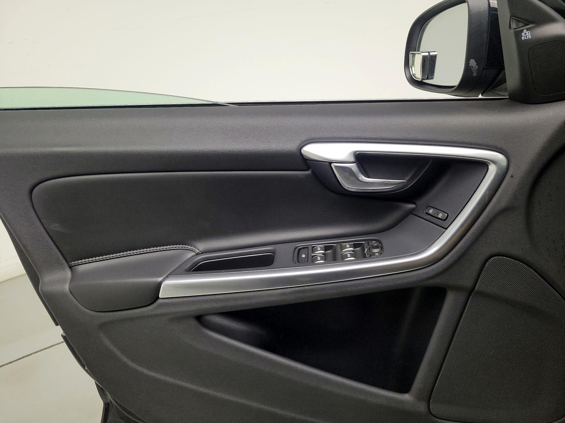 Thumbnail: 2017 Volvo S60 - 12