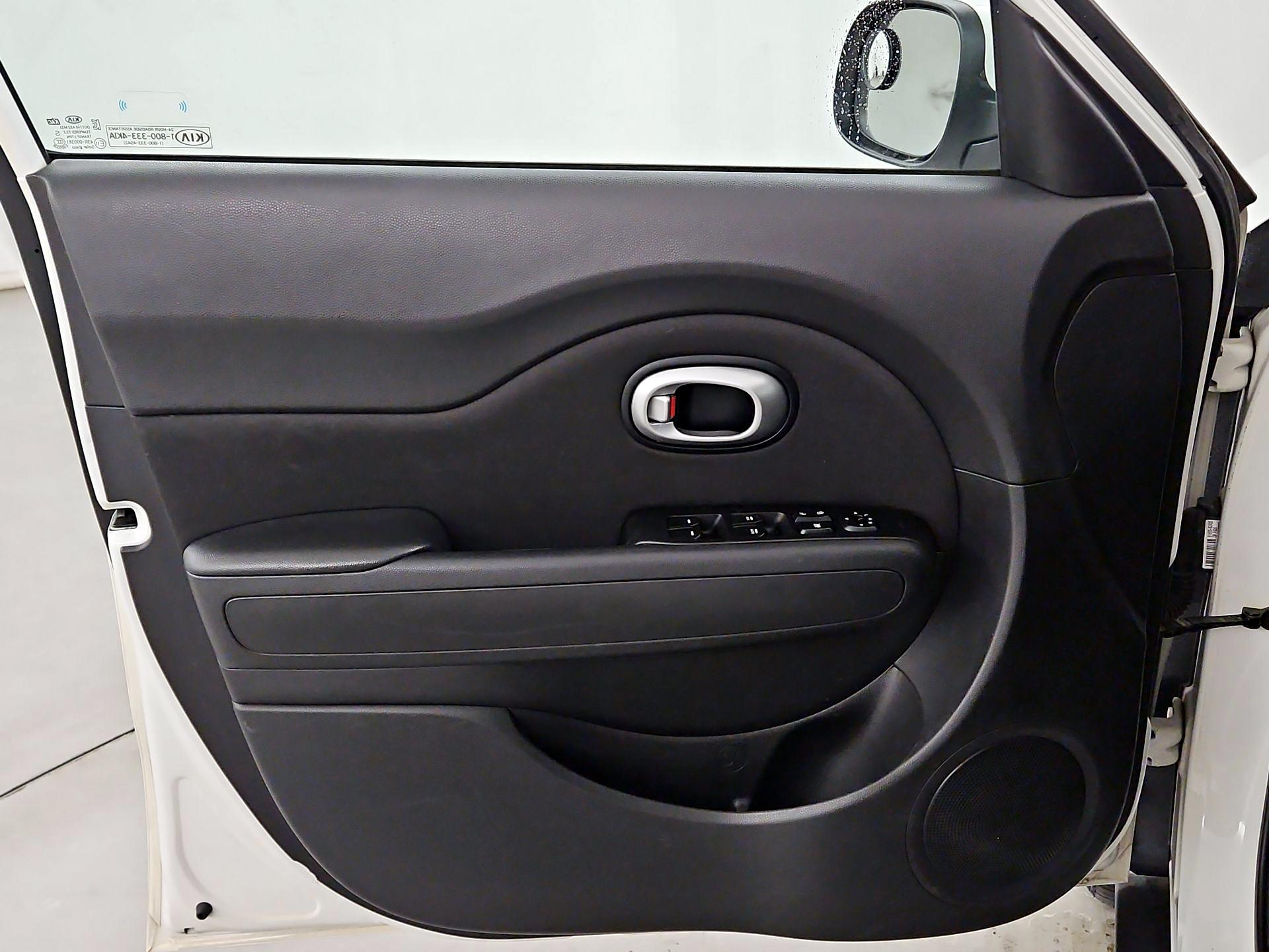 Thumbnail: 2016 Kia Soul - 12