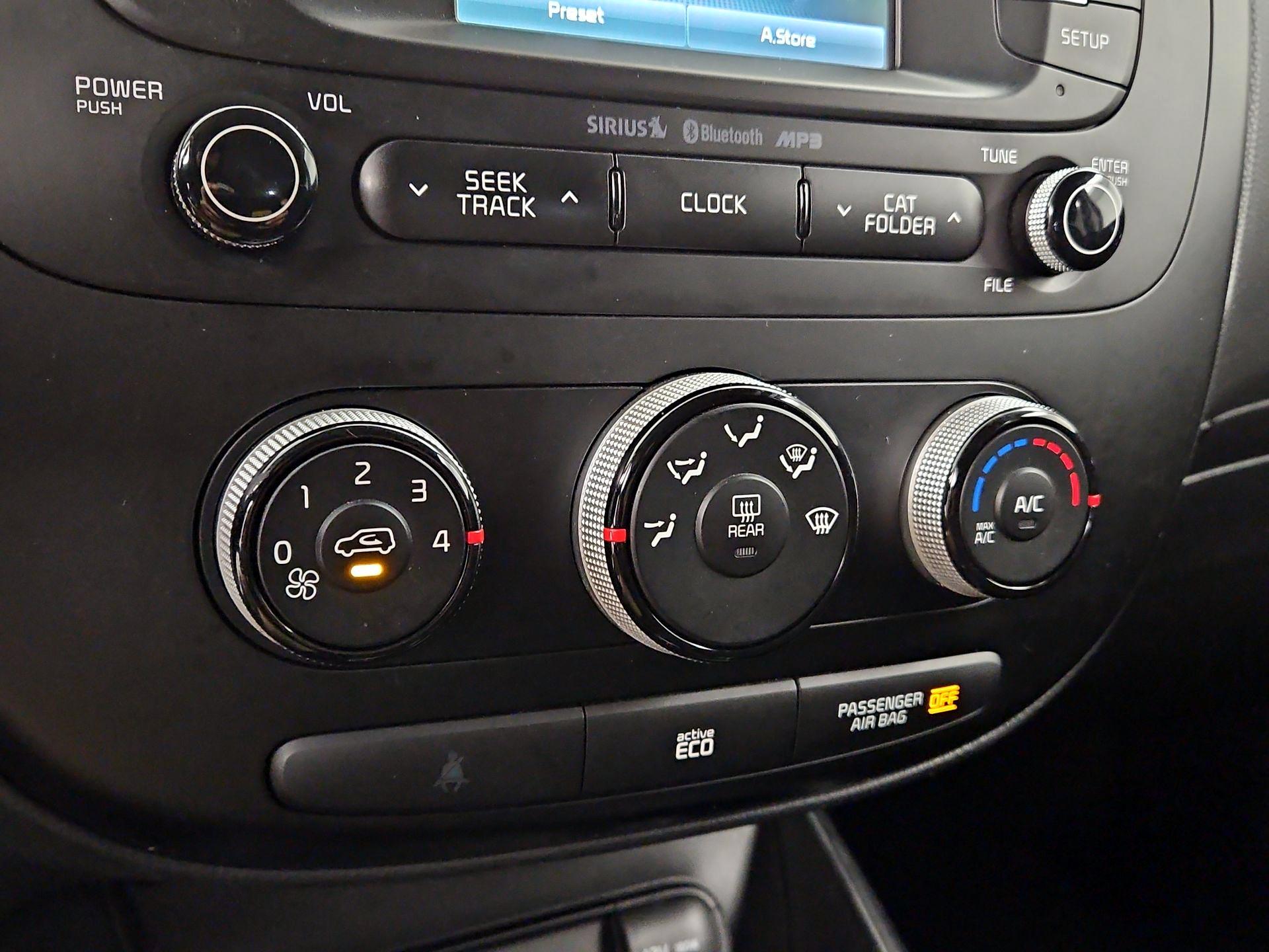 Thumbnail: 2016 Kia Soul - 16