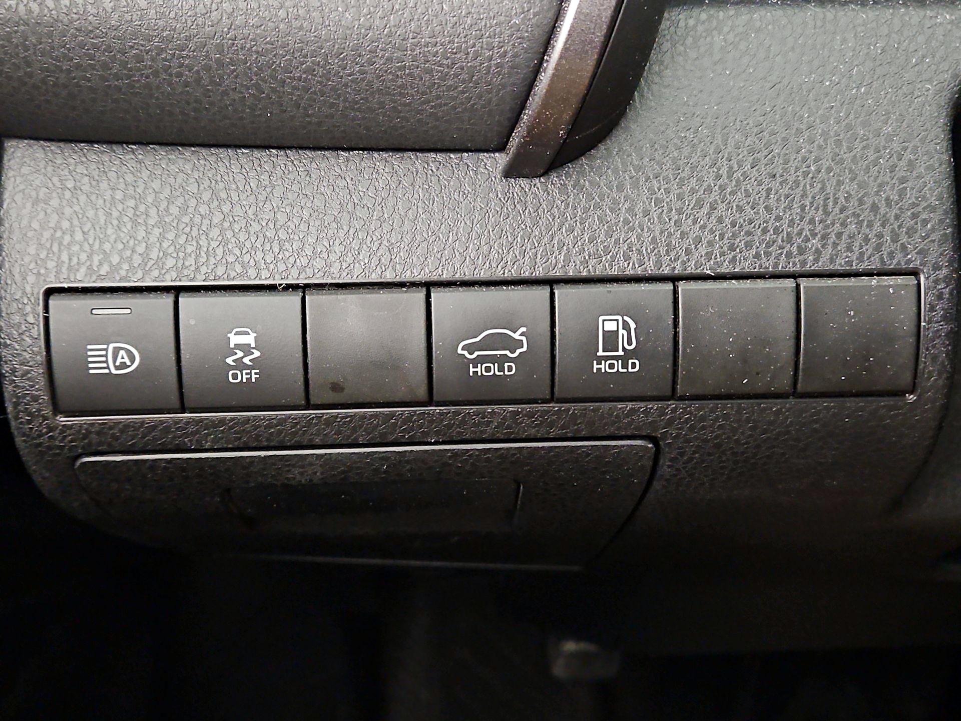 Thumbnail: 2022 Toyota Camry - 13