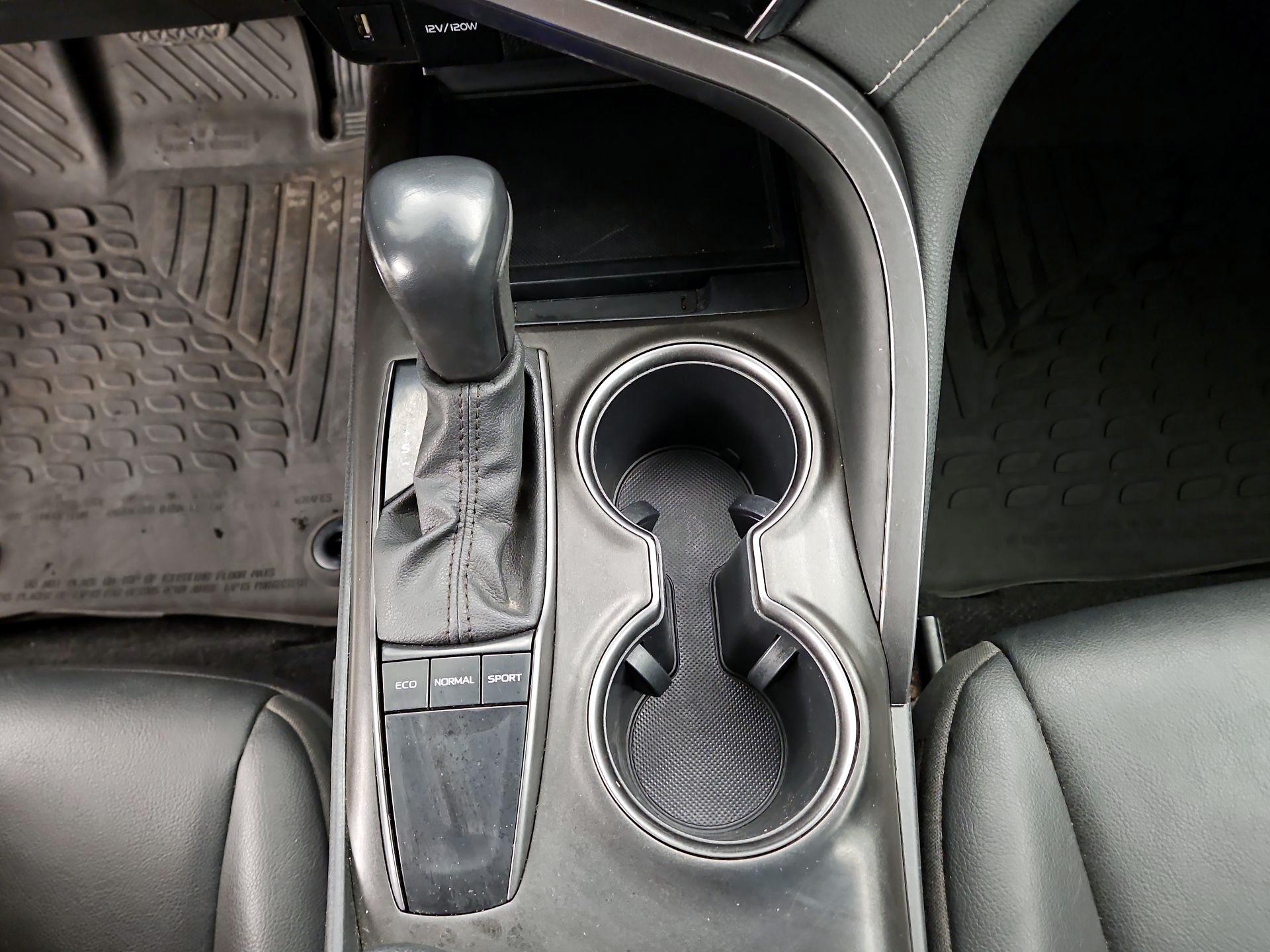 Thumbnail: 2022 Toyota Camry - 17