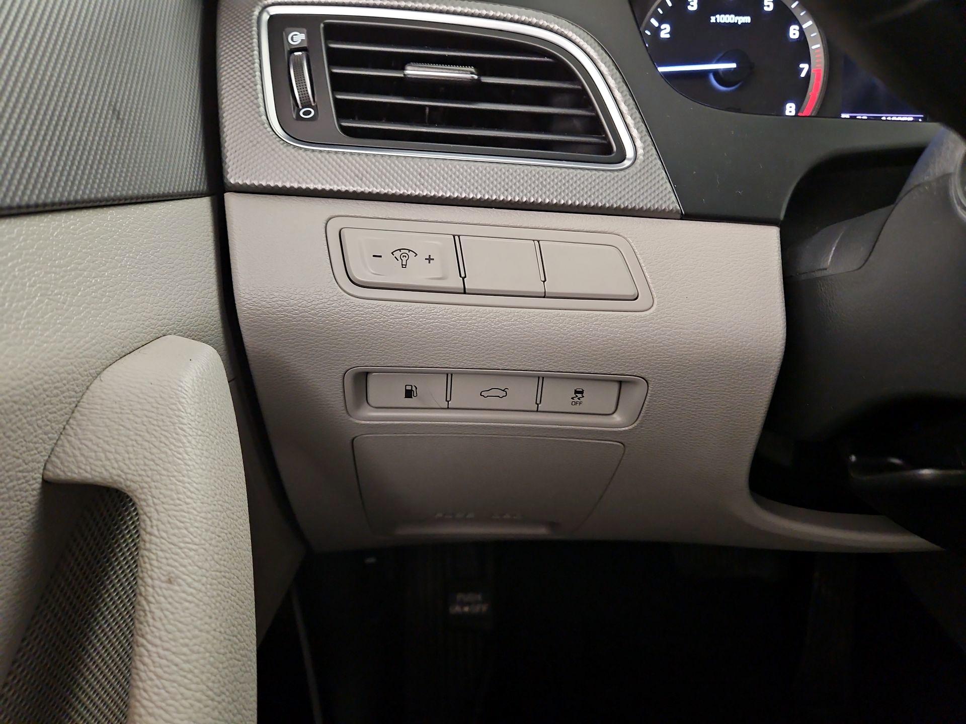 Thumbnail: 2017 Hyundai Sonata - 13