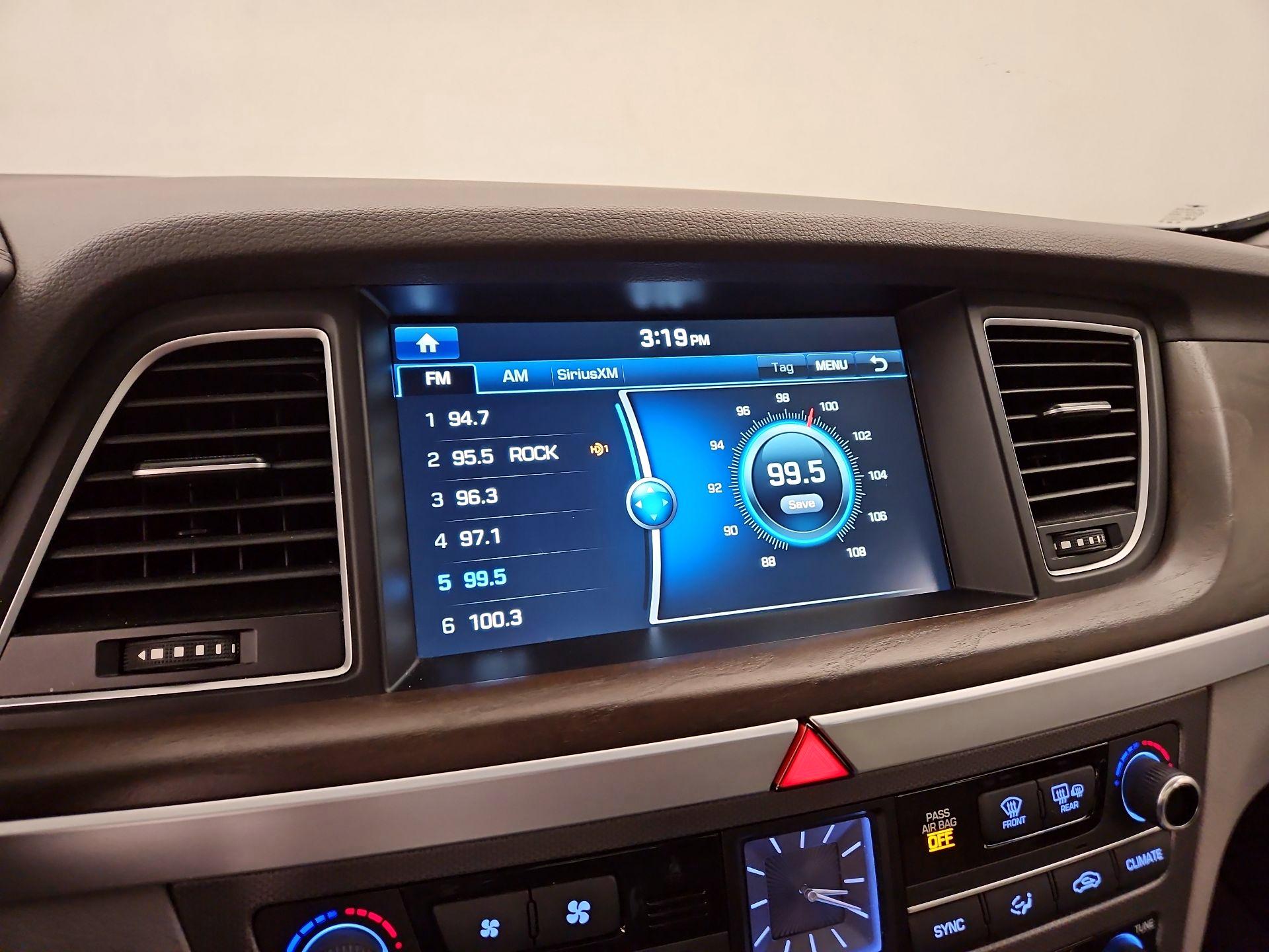 Thumbnail: 2017 Genesis G80 - 16