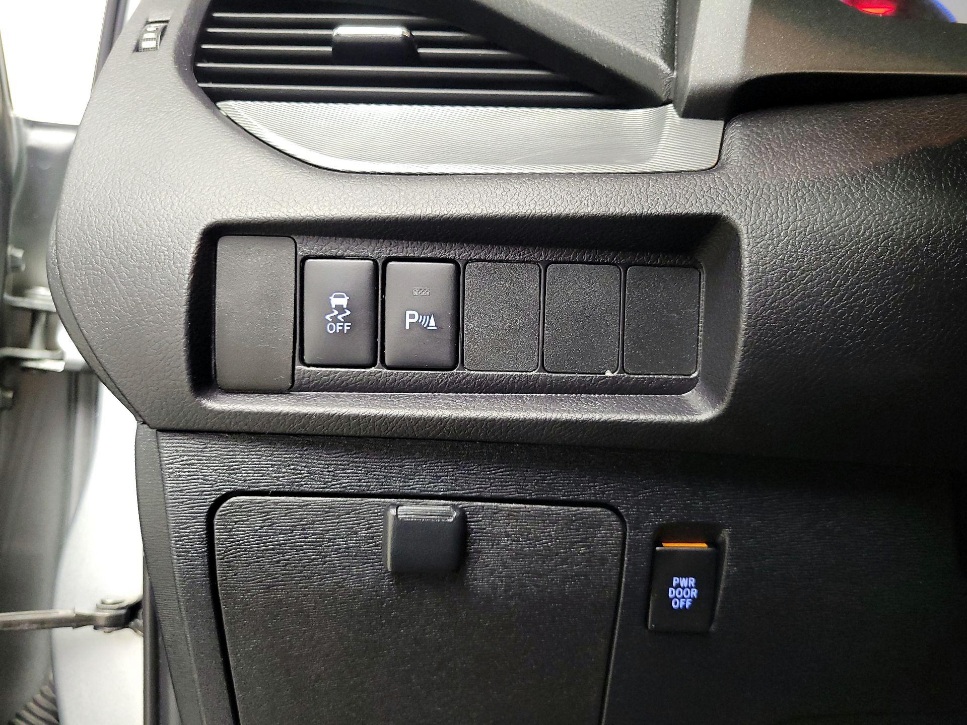 Thumbnail: 2020 Toyota Sienna - 13