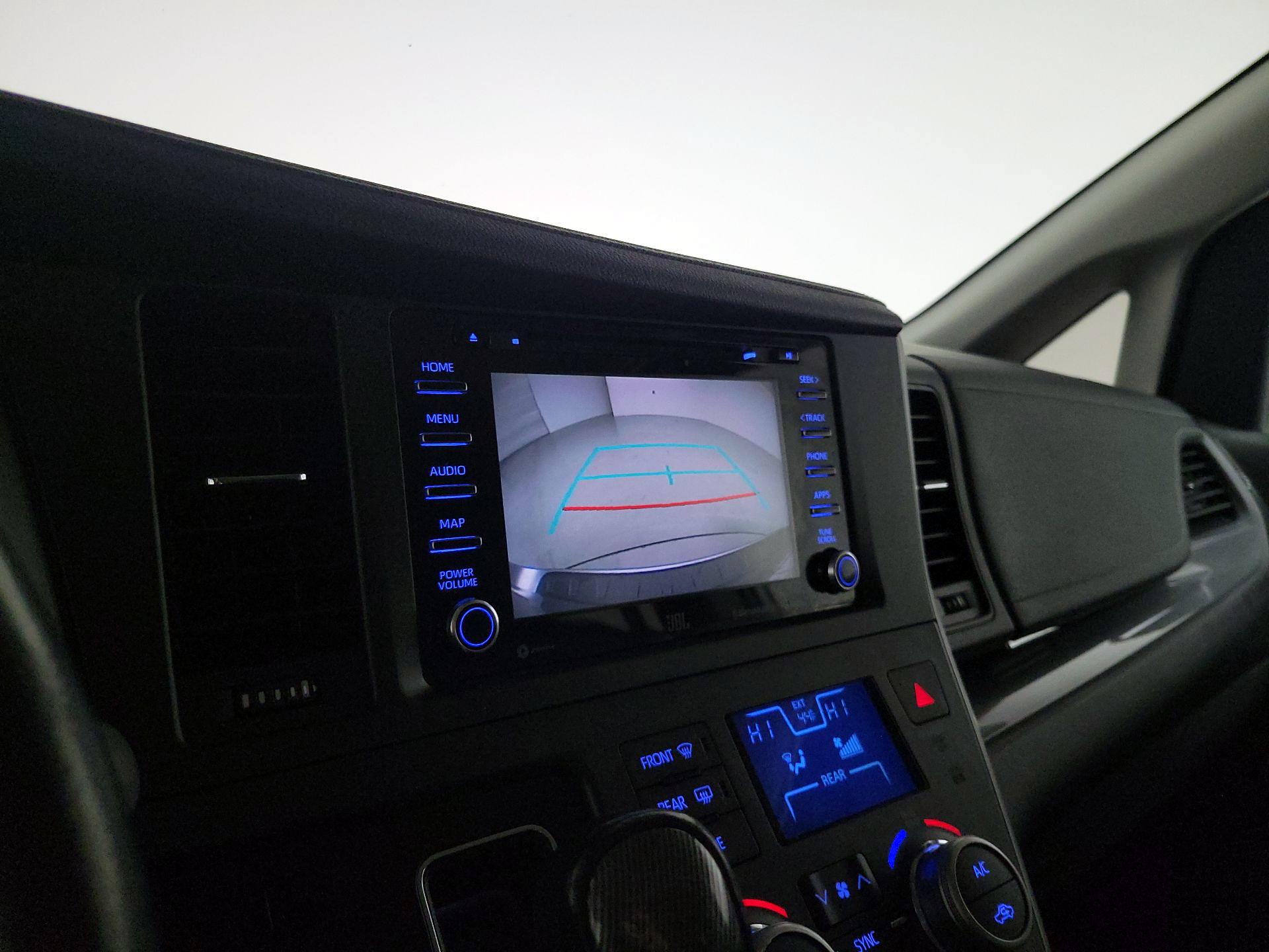 Thumbnail: 2020 Toyota Sienna - 15