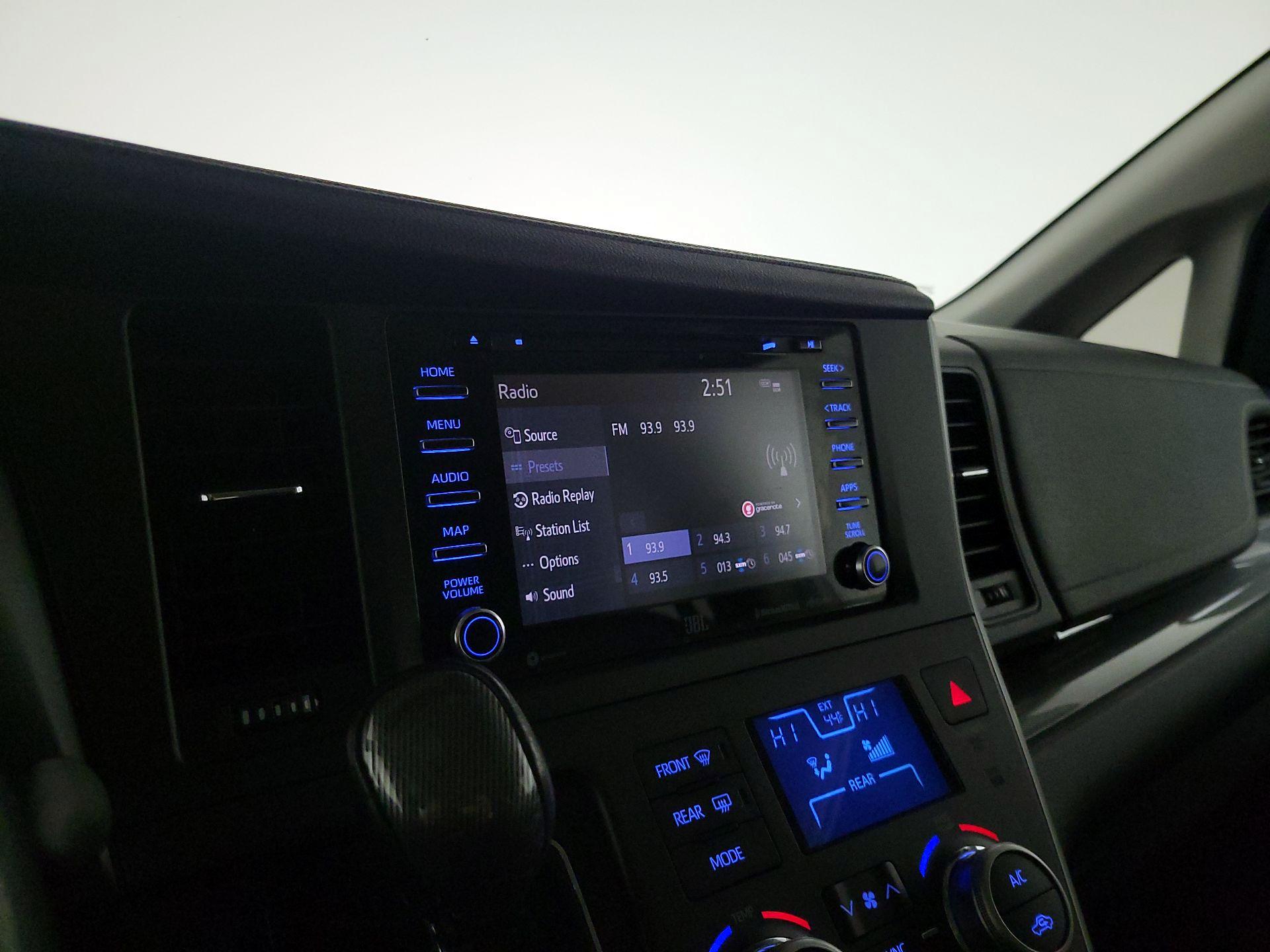 Thumbnail: 2020 Toyota Sienna - 16