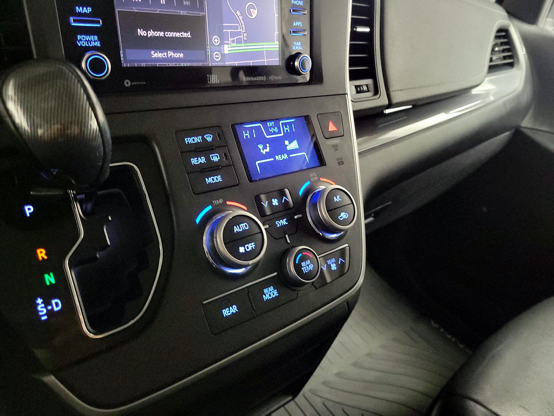 Thumbnail: 2020 Toyota Sienna - 17